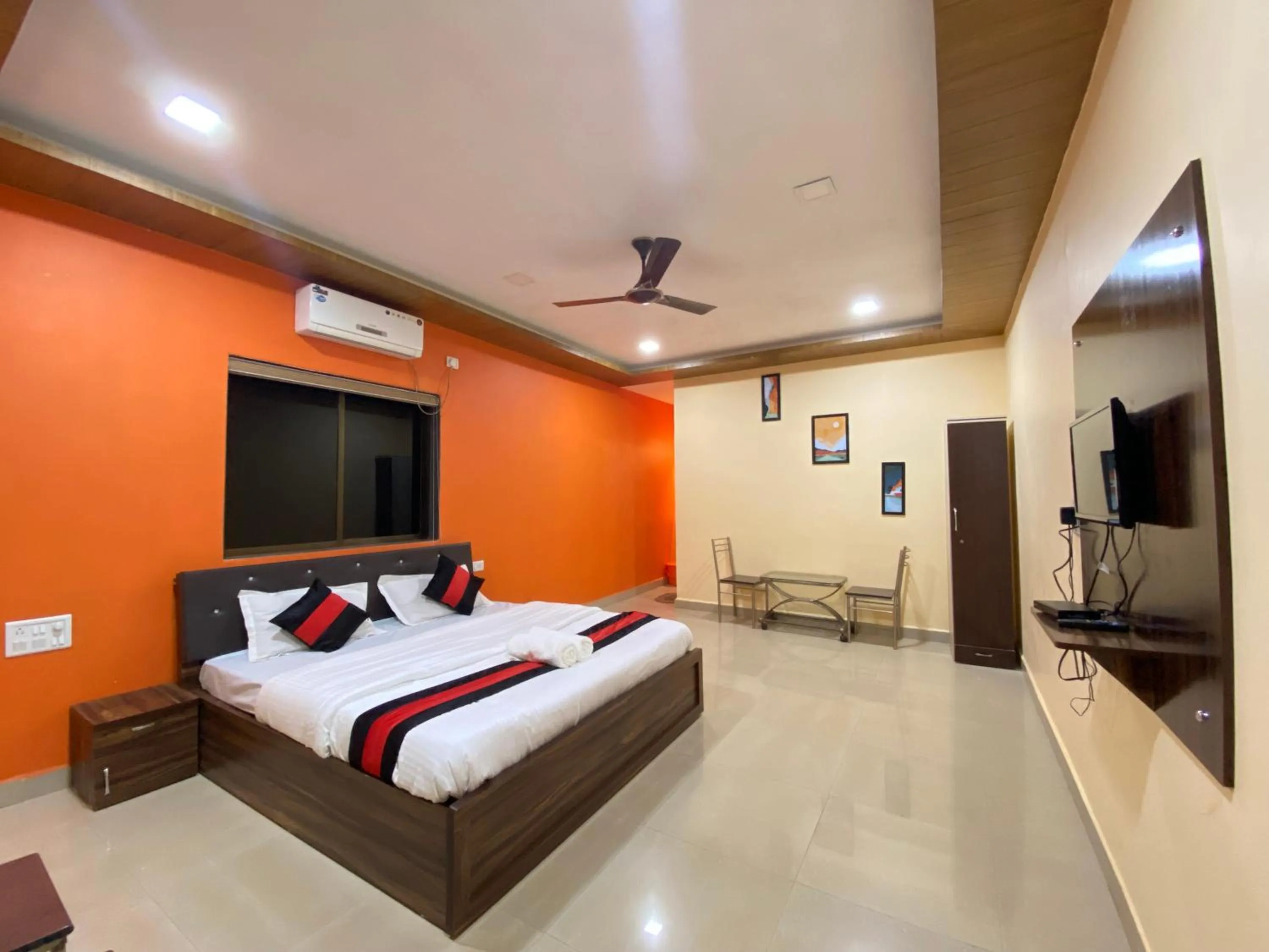 Bedroom, Bed in Heavens Edge Resort