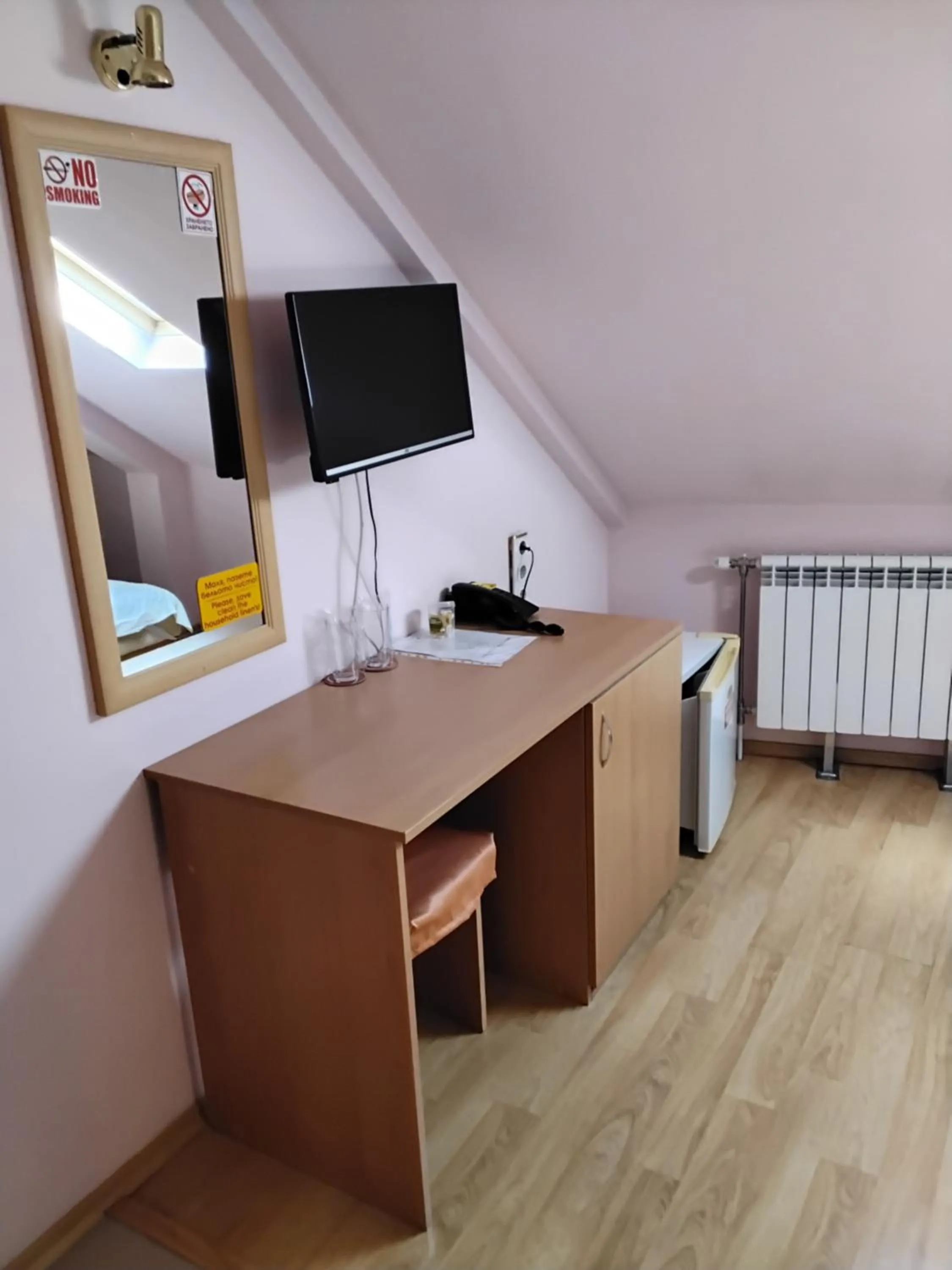 TV and multimedia in Hotel Mehdjarel