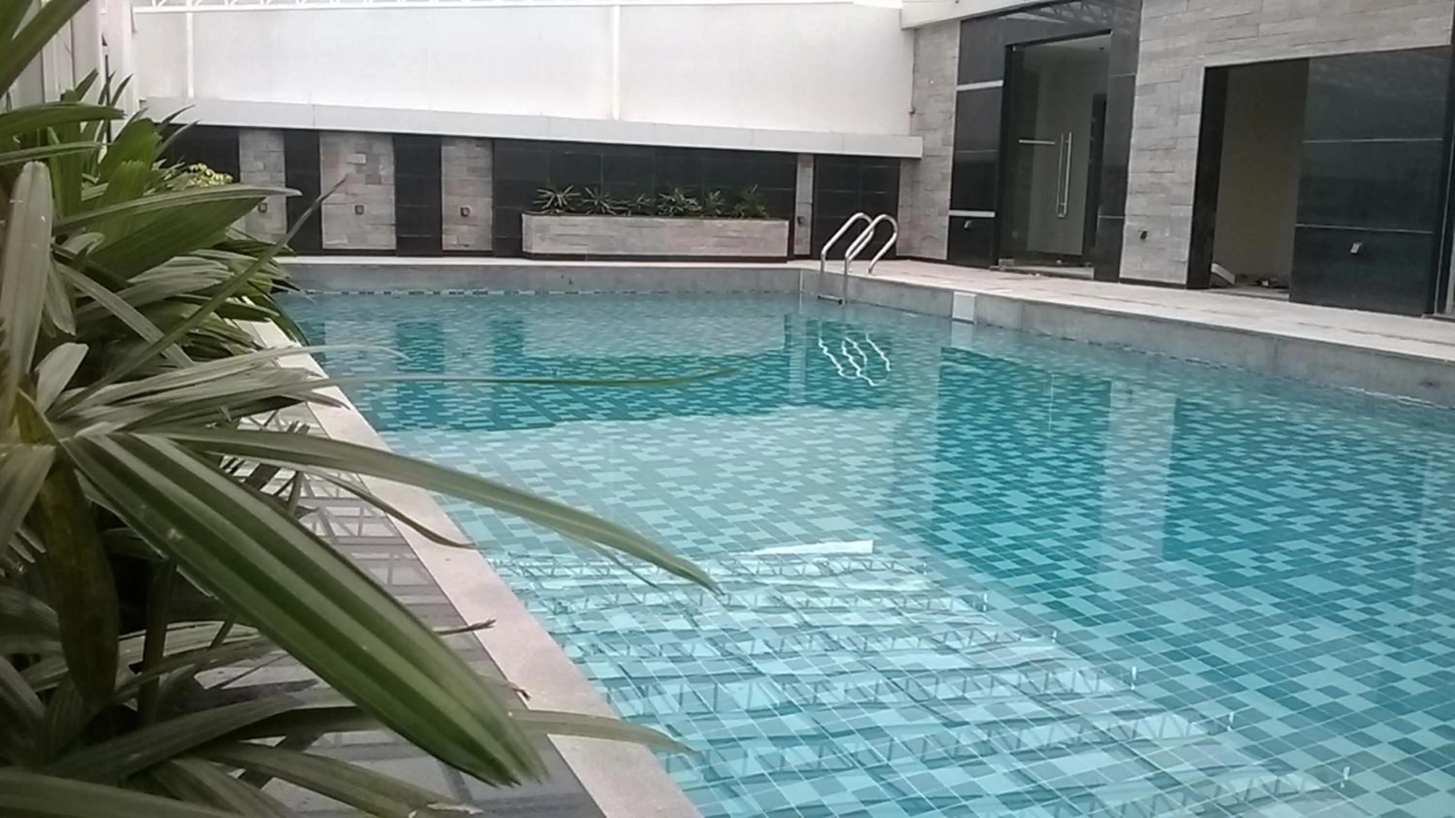 Swimming pool in Ginger Kochi MG Road