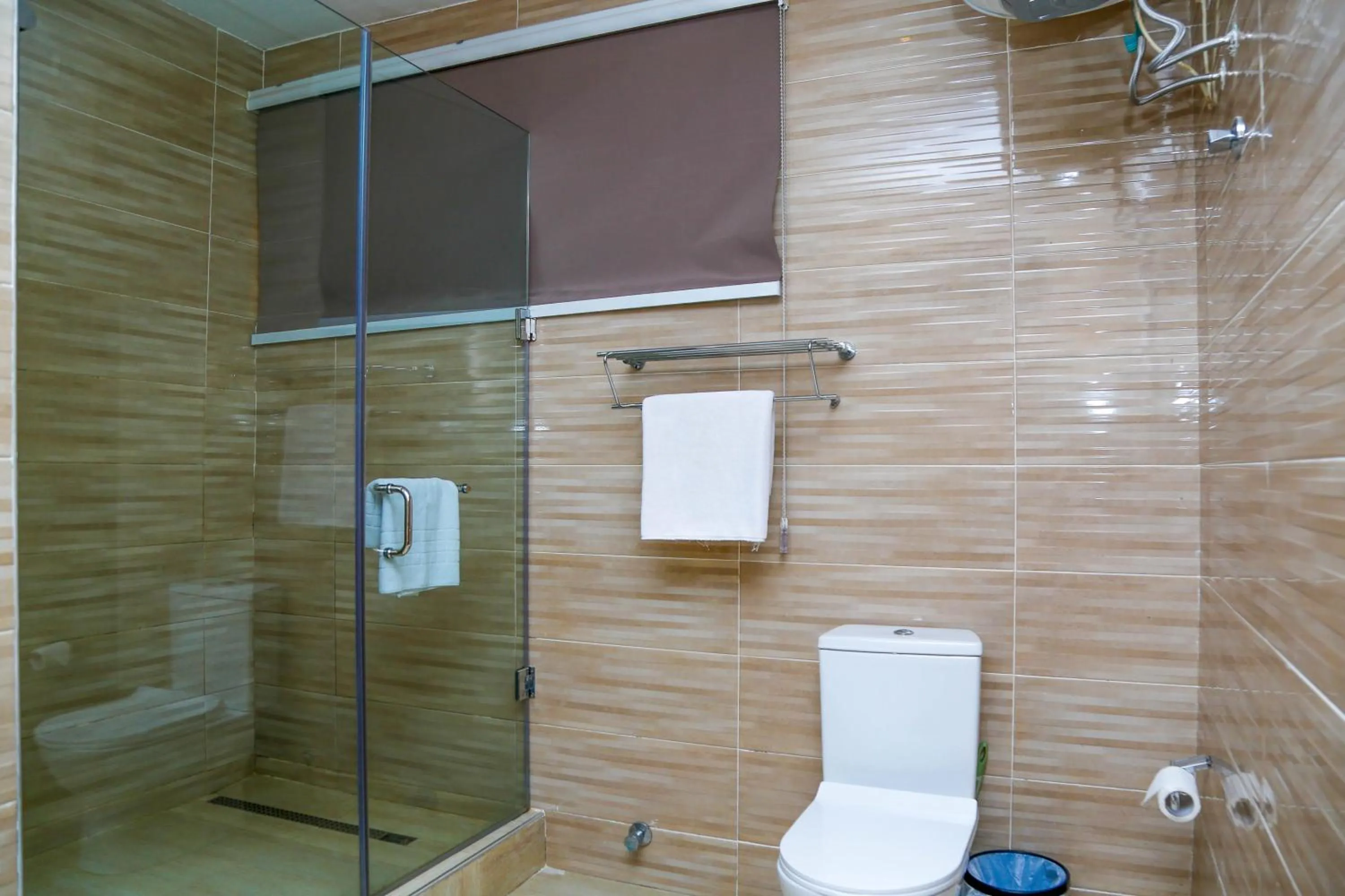 Shower in Midindi Hotel