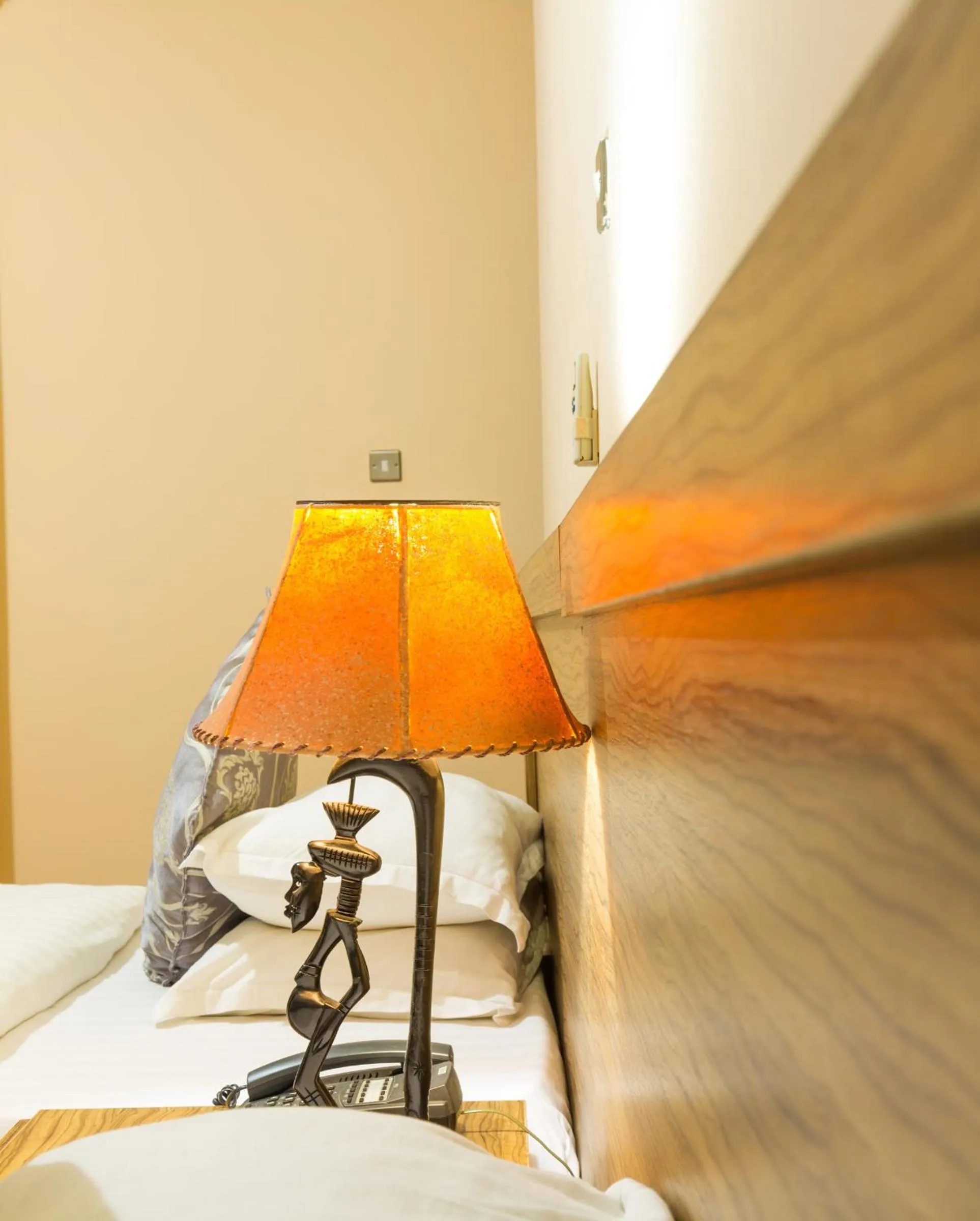 Bed in Midindi Hotel