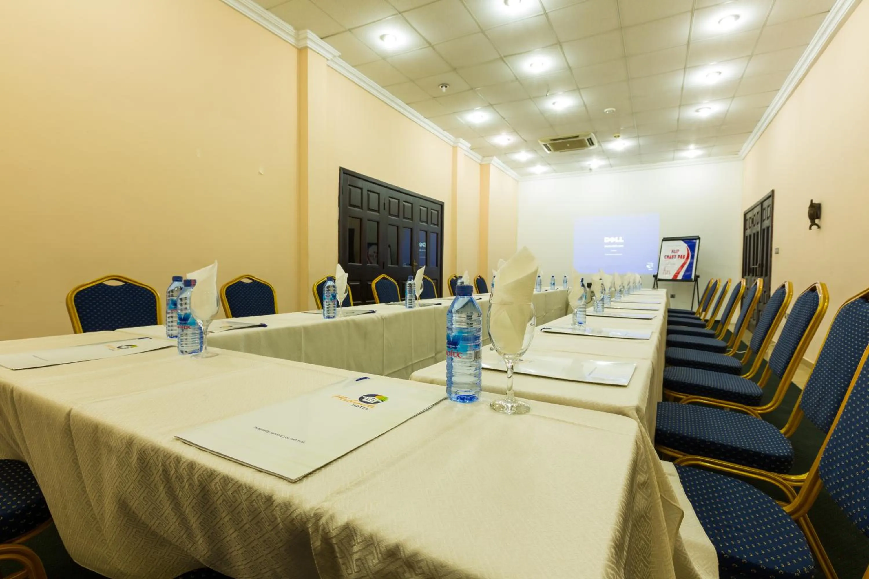 Meeting/conference room in Midindi Hotel