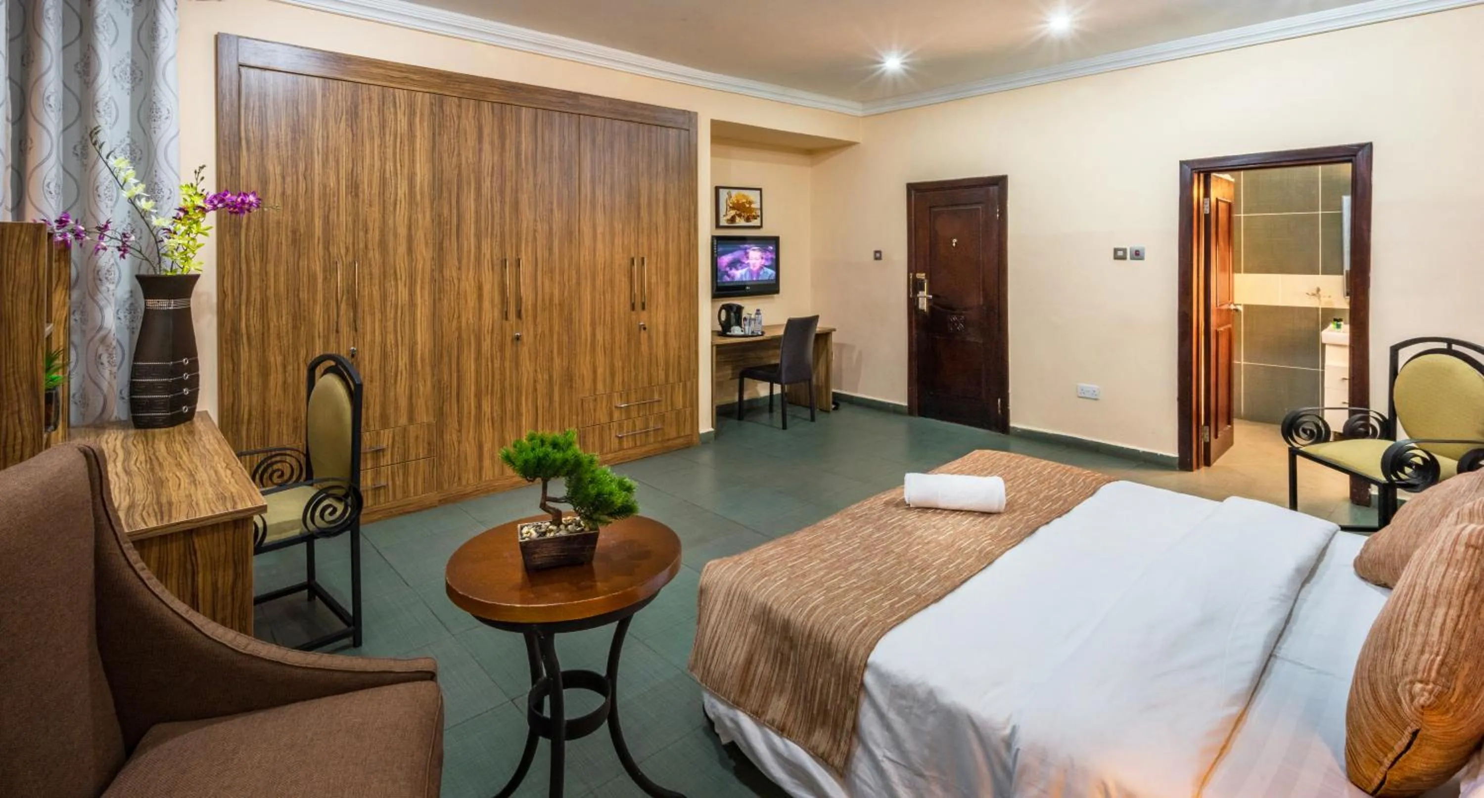 Bed in Midindi Hotel