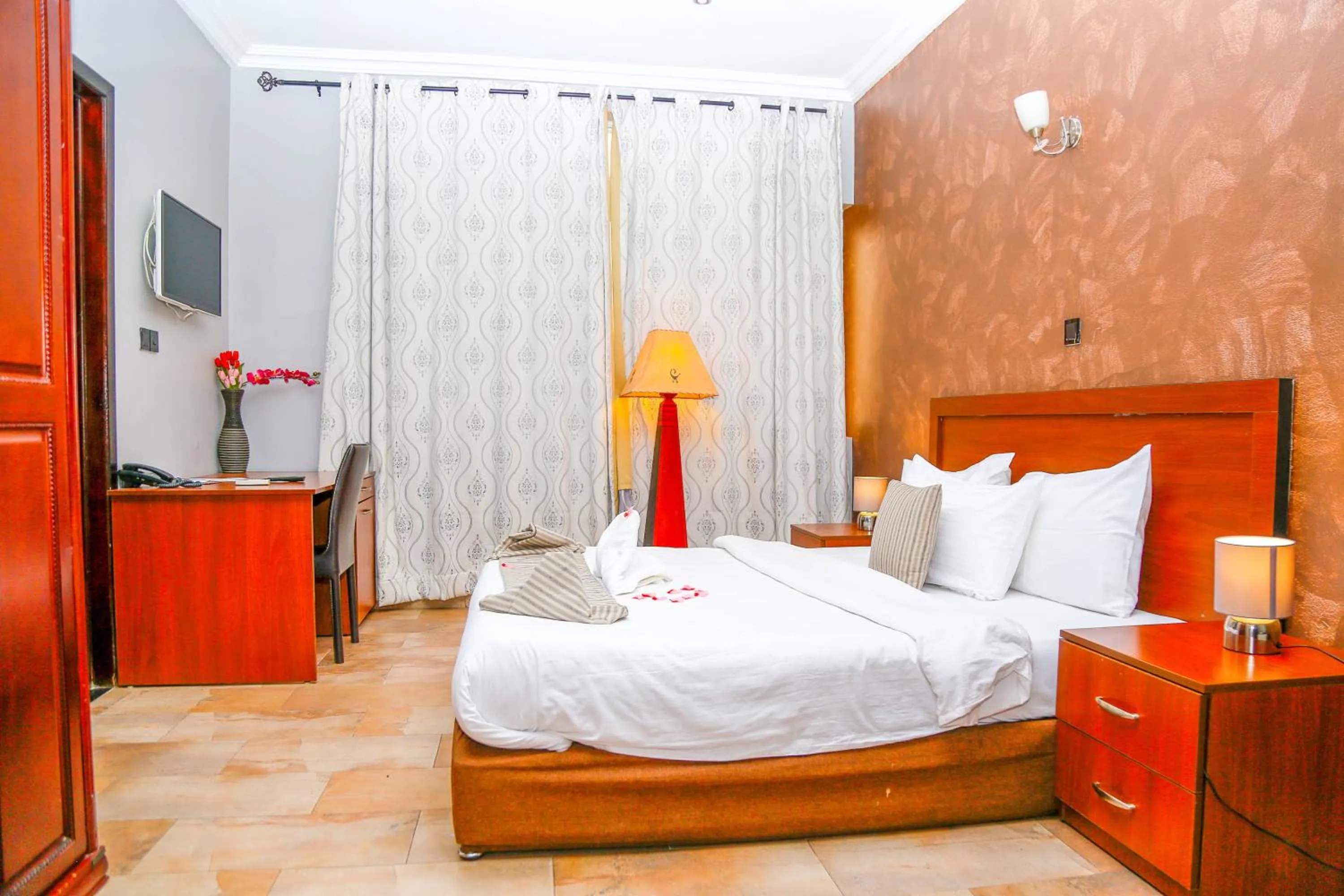 Bed in Midindi Hotel