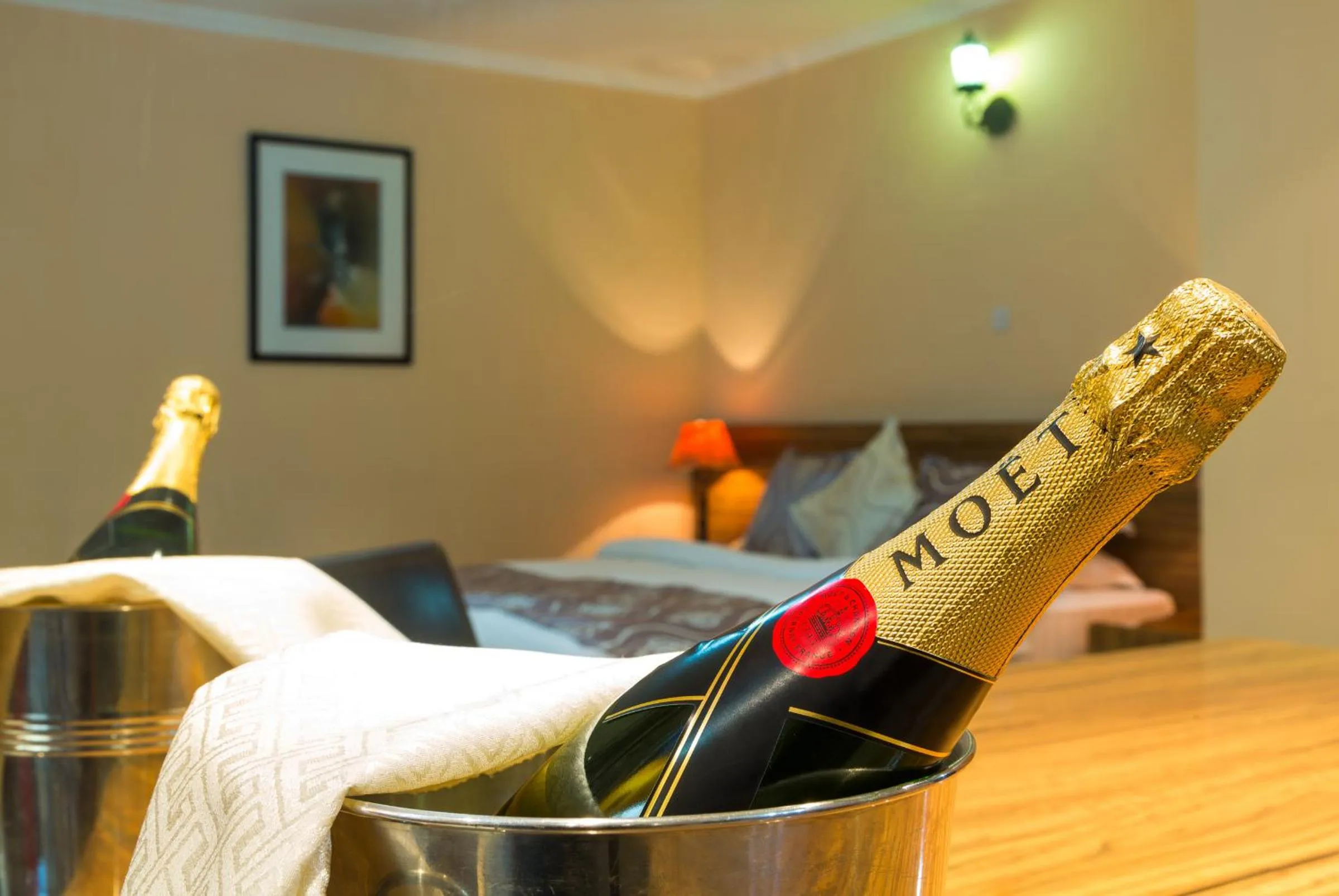 Alcoholic drinks, Bed in Midindi Hotel