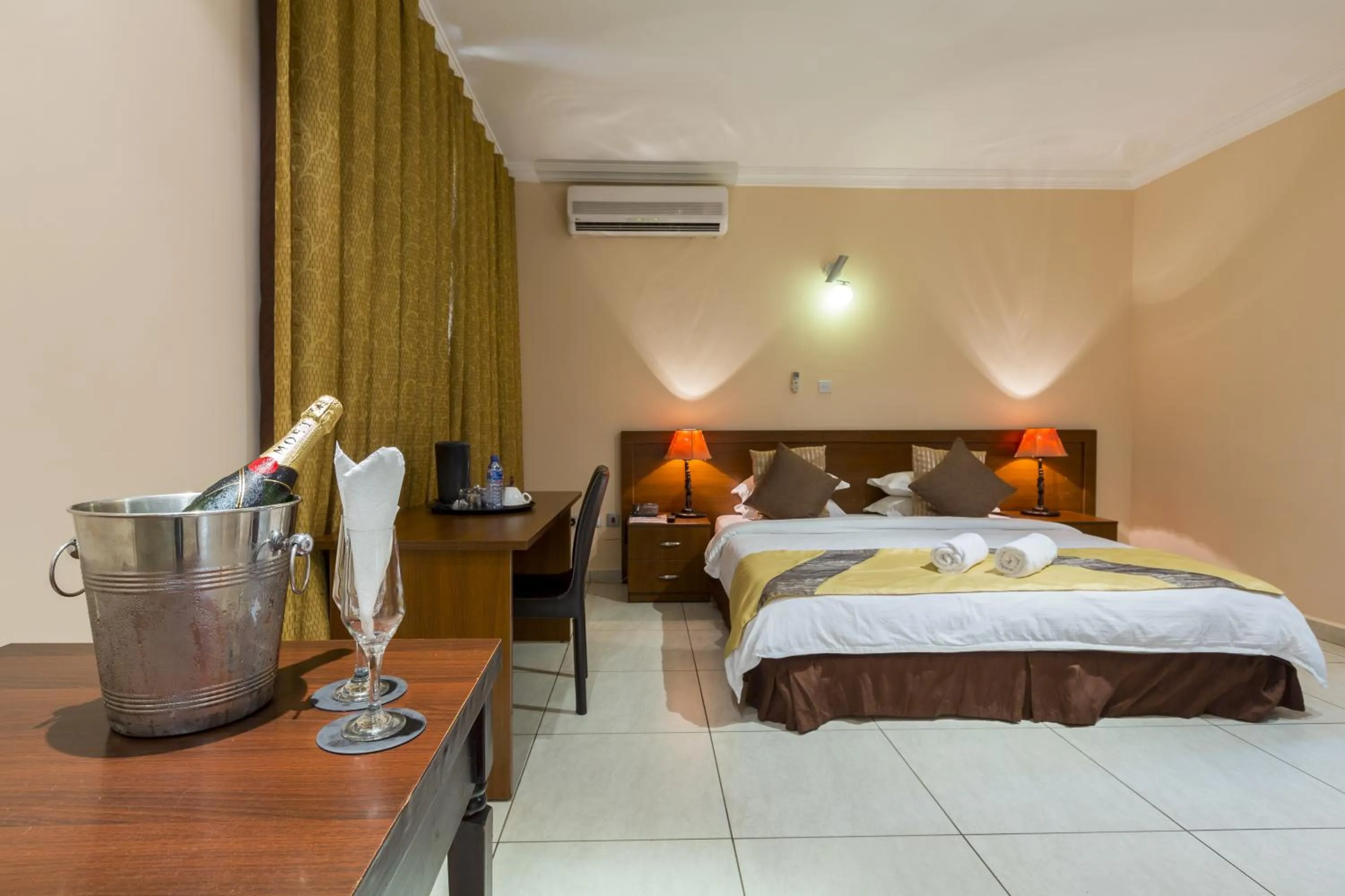 Bed in Midindi Hotel