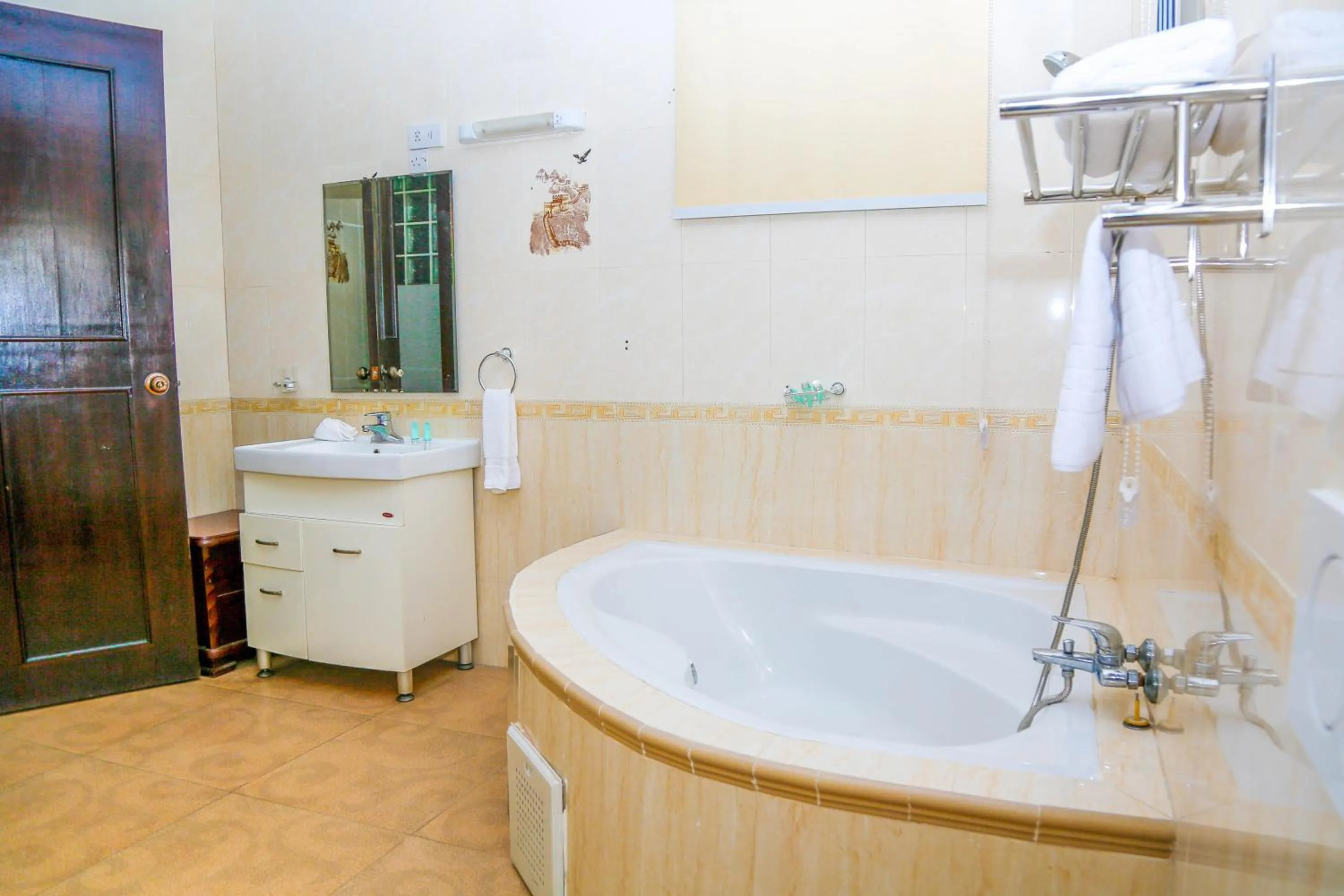 Bathroom in Midindi Hotel