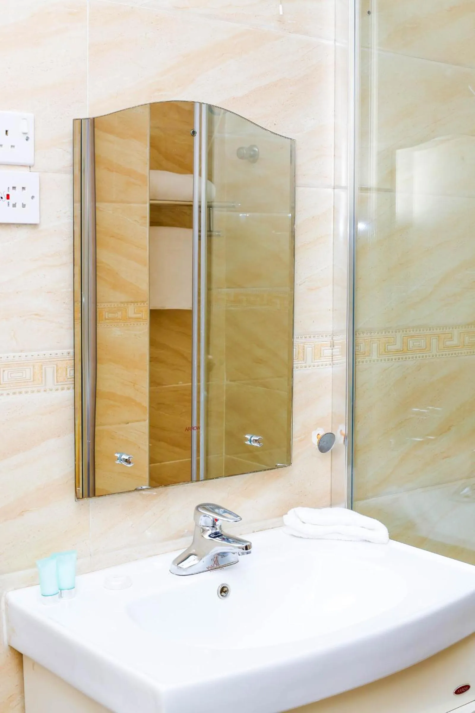 Bathroom in Midindi Hotel