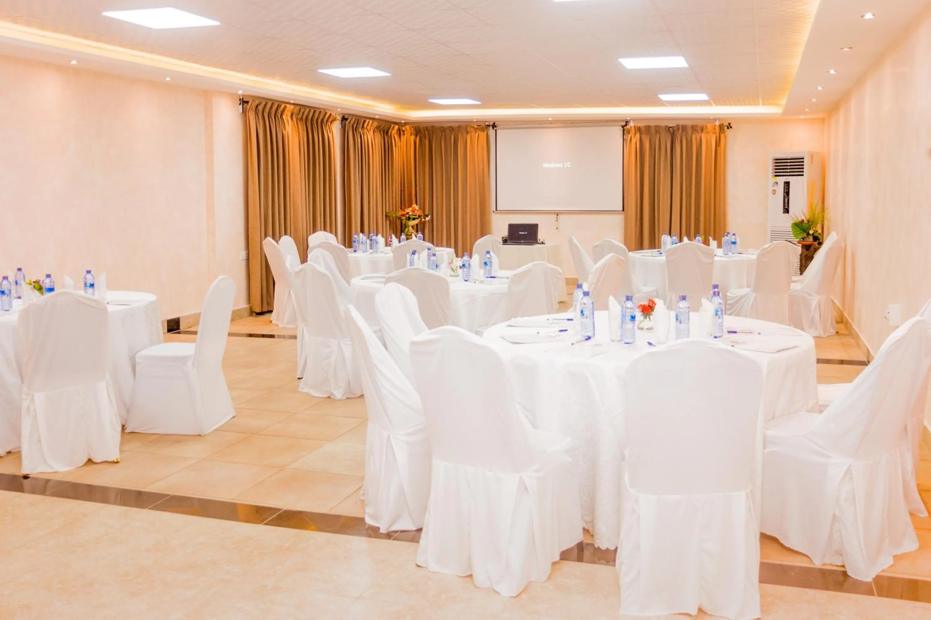 Banquet/Function facilities in Midindi Hotel