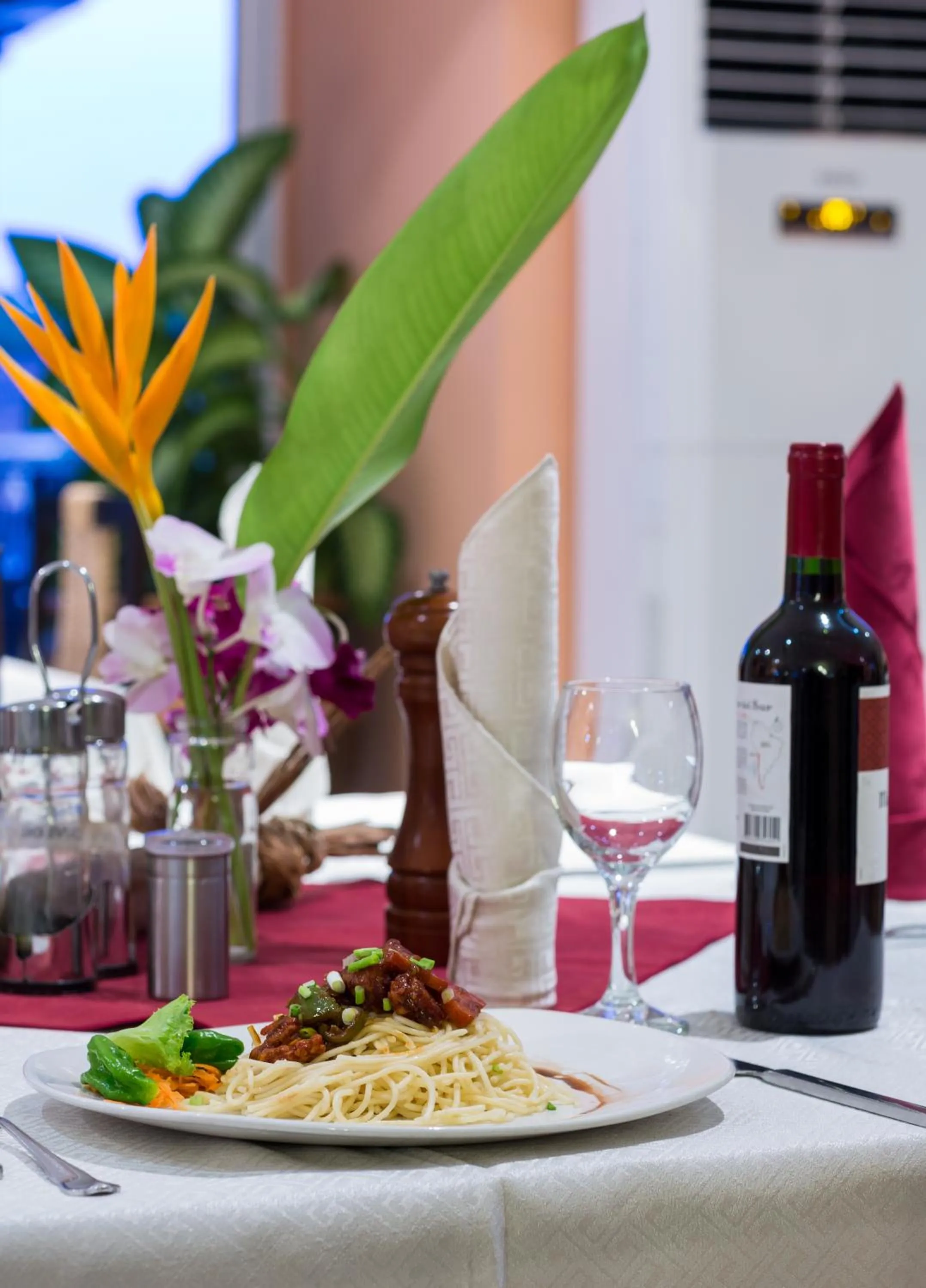 Food and drinks in Midindi Hotel