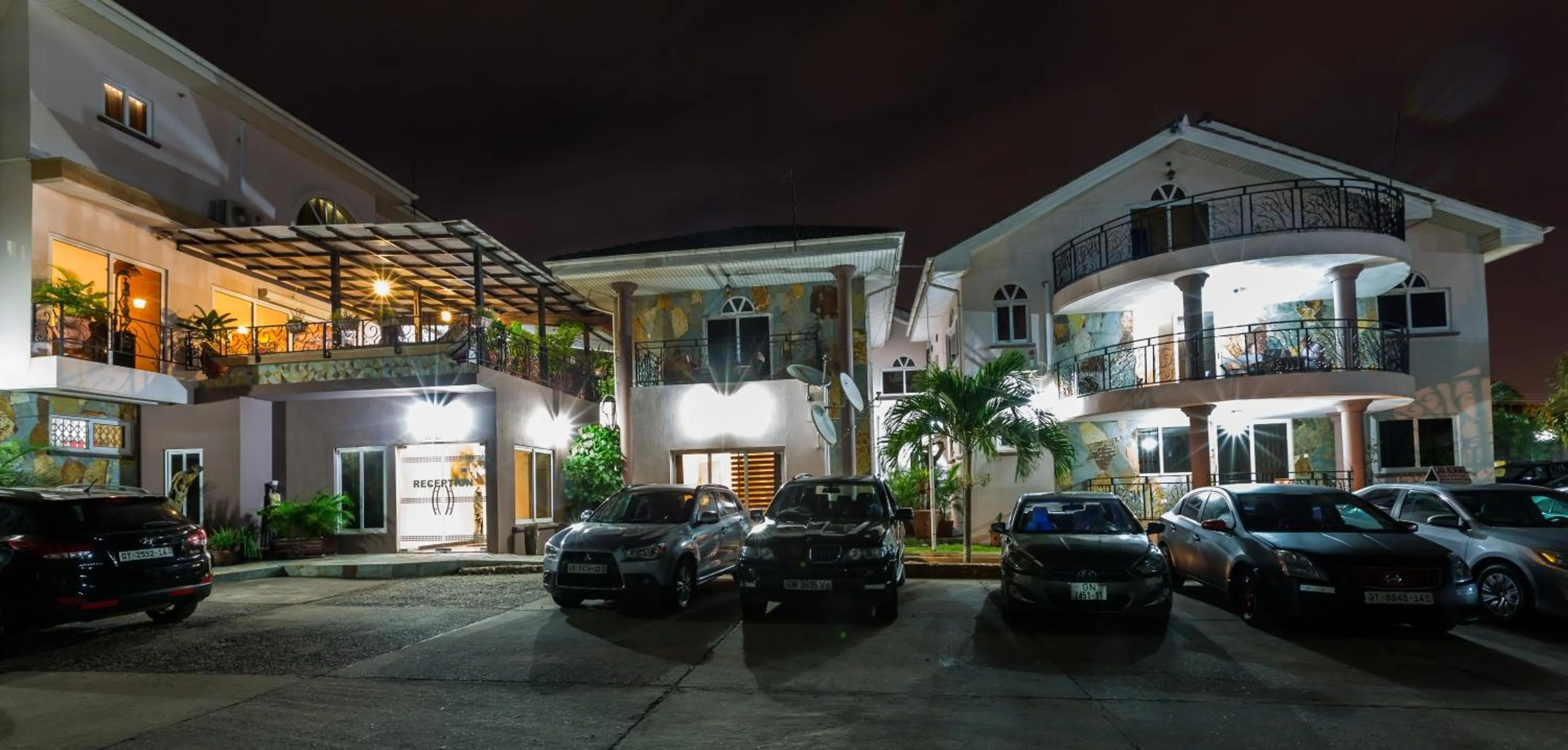 Facade/entrance in Midindi Hotel