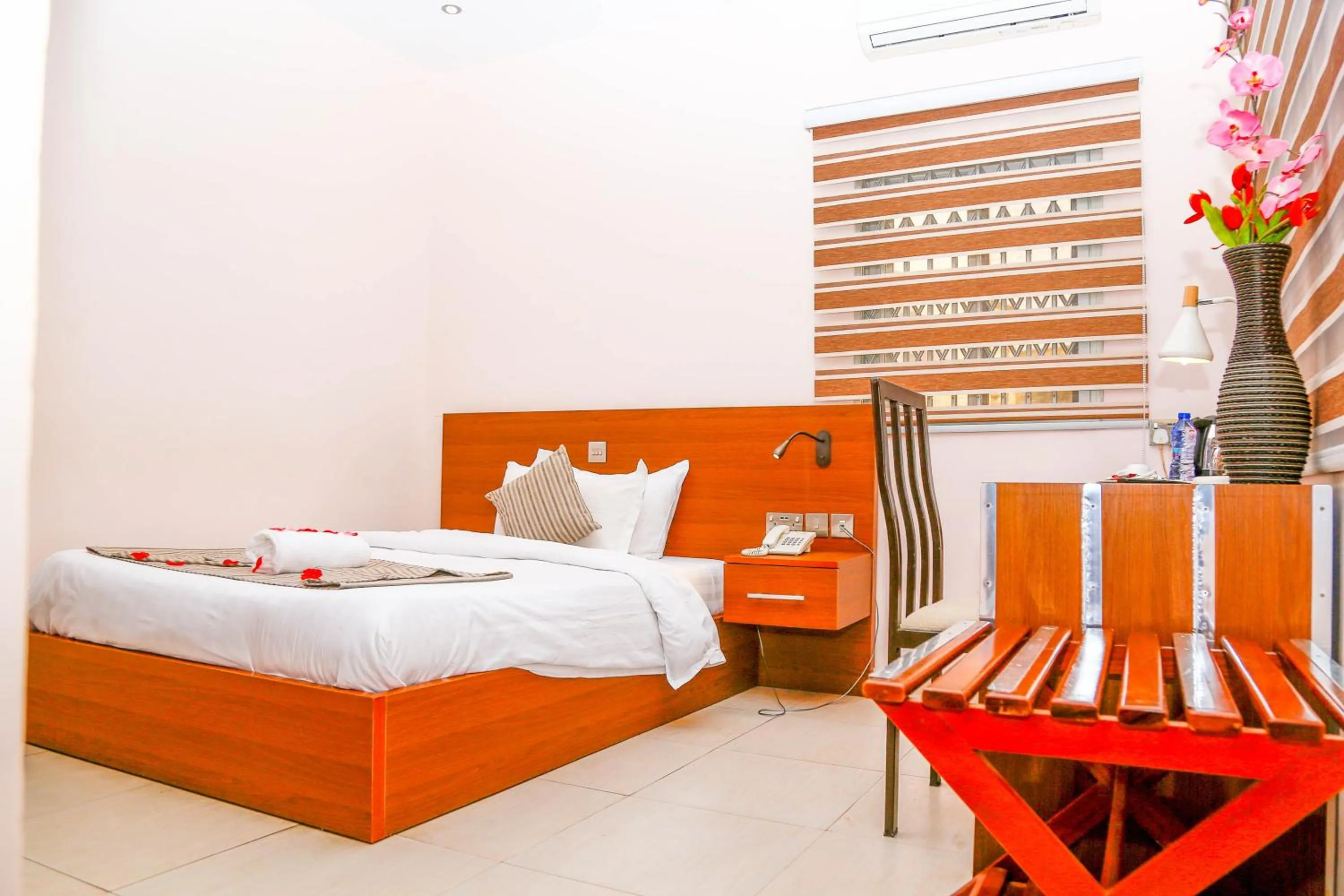 Bed in Midindi Hotel