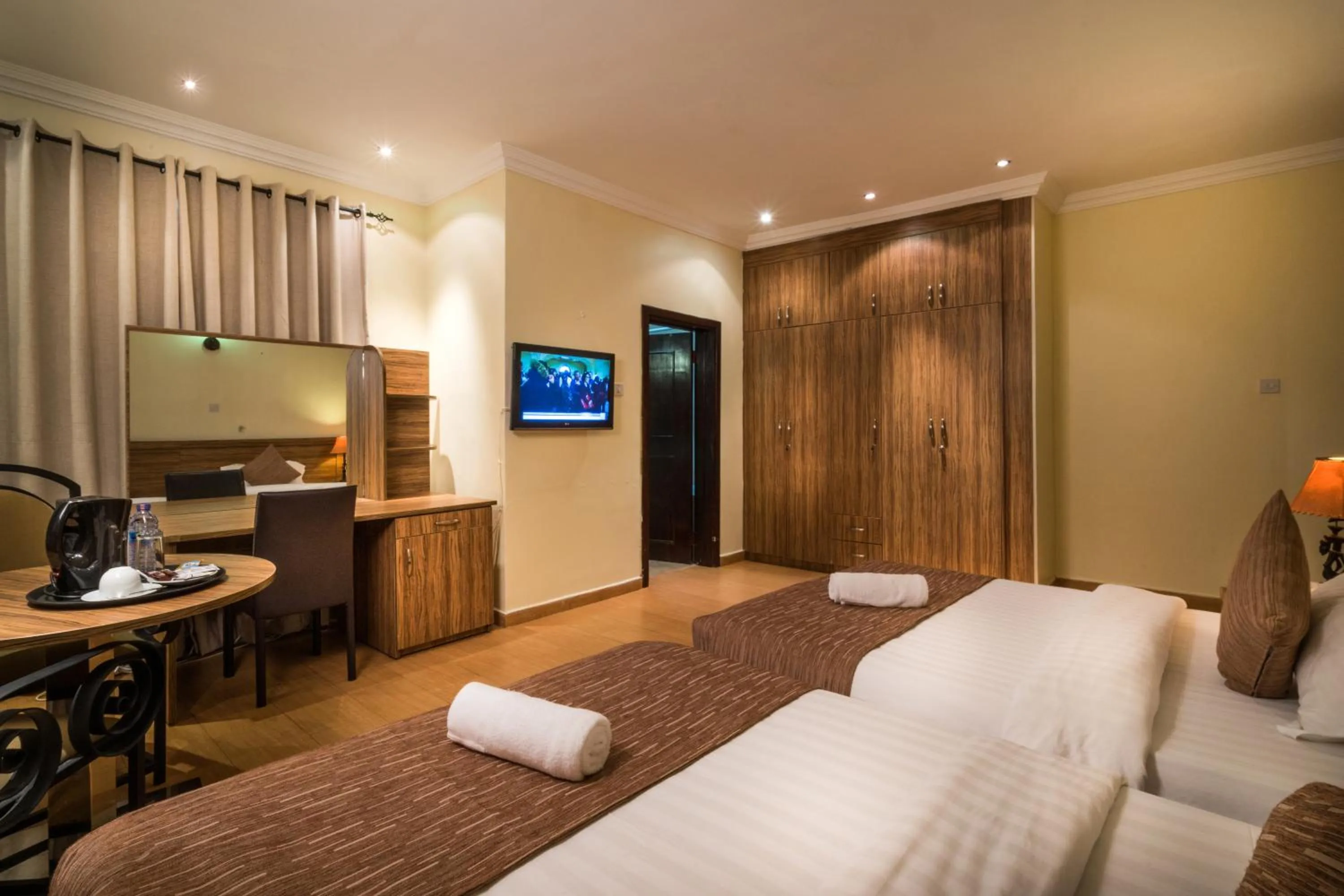 Bedroom, Bed in Midindi Hotel