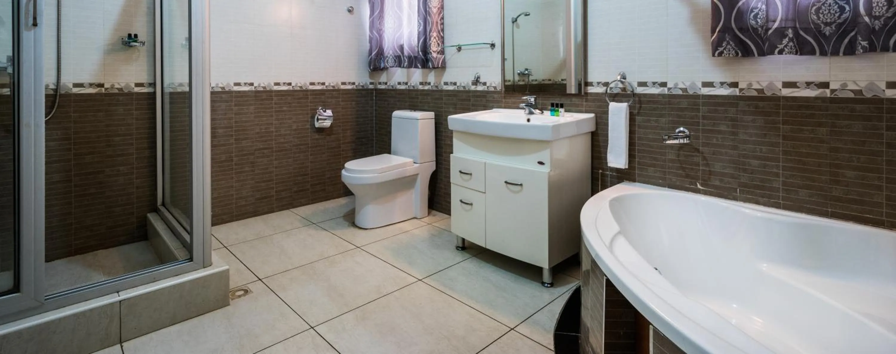 Bathroom in Midindi Hotel