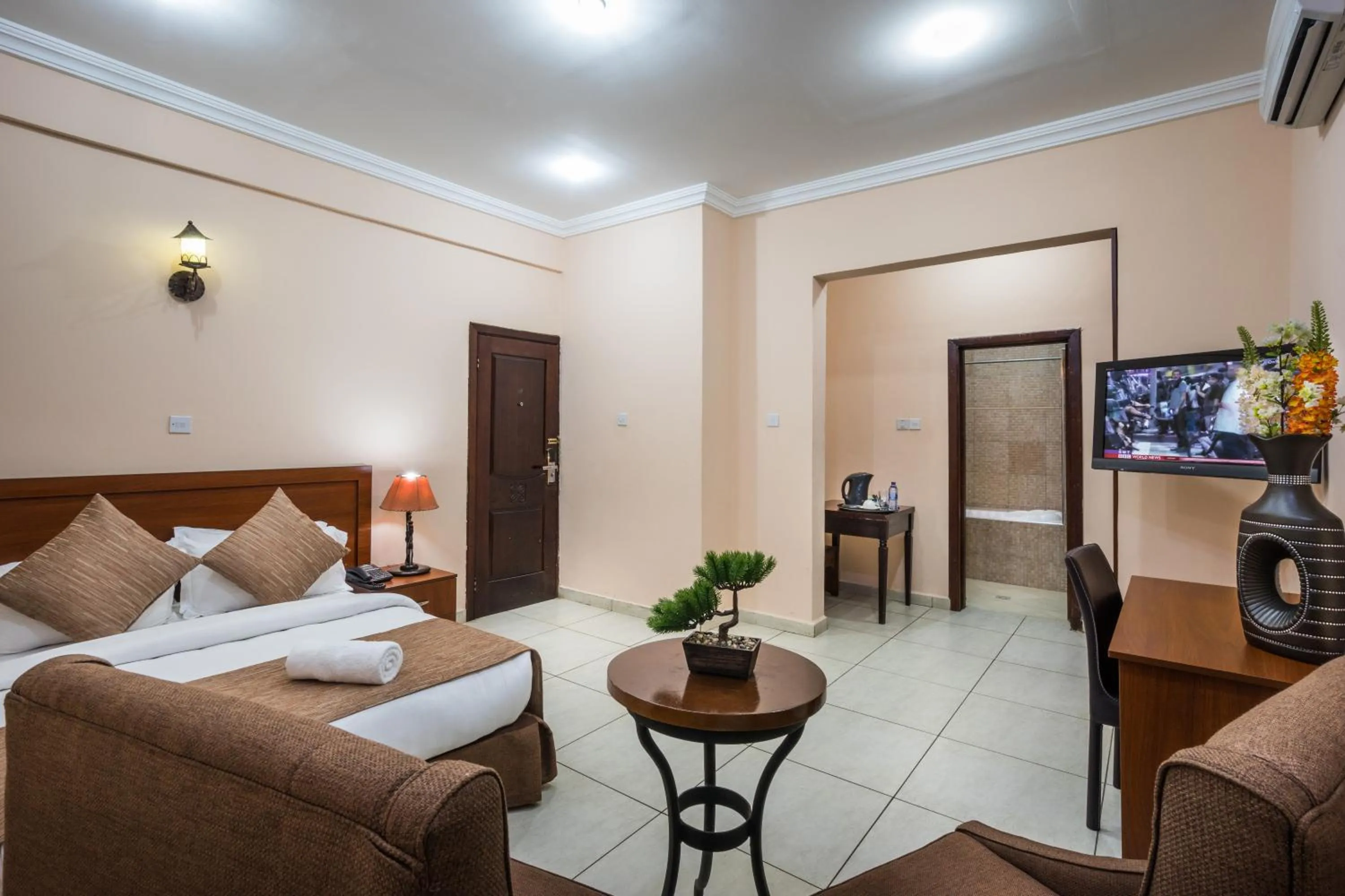 Photo of the whole room, Bed in Midindi Hotel