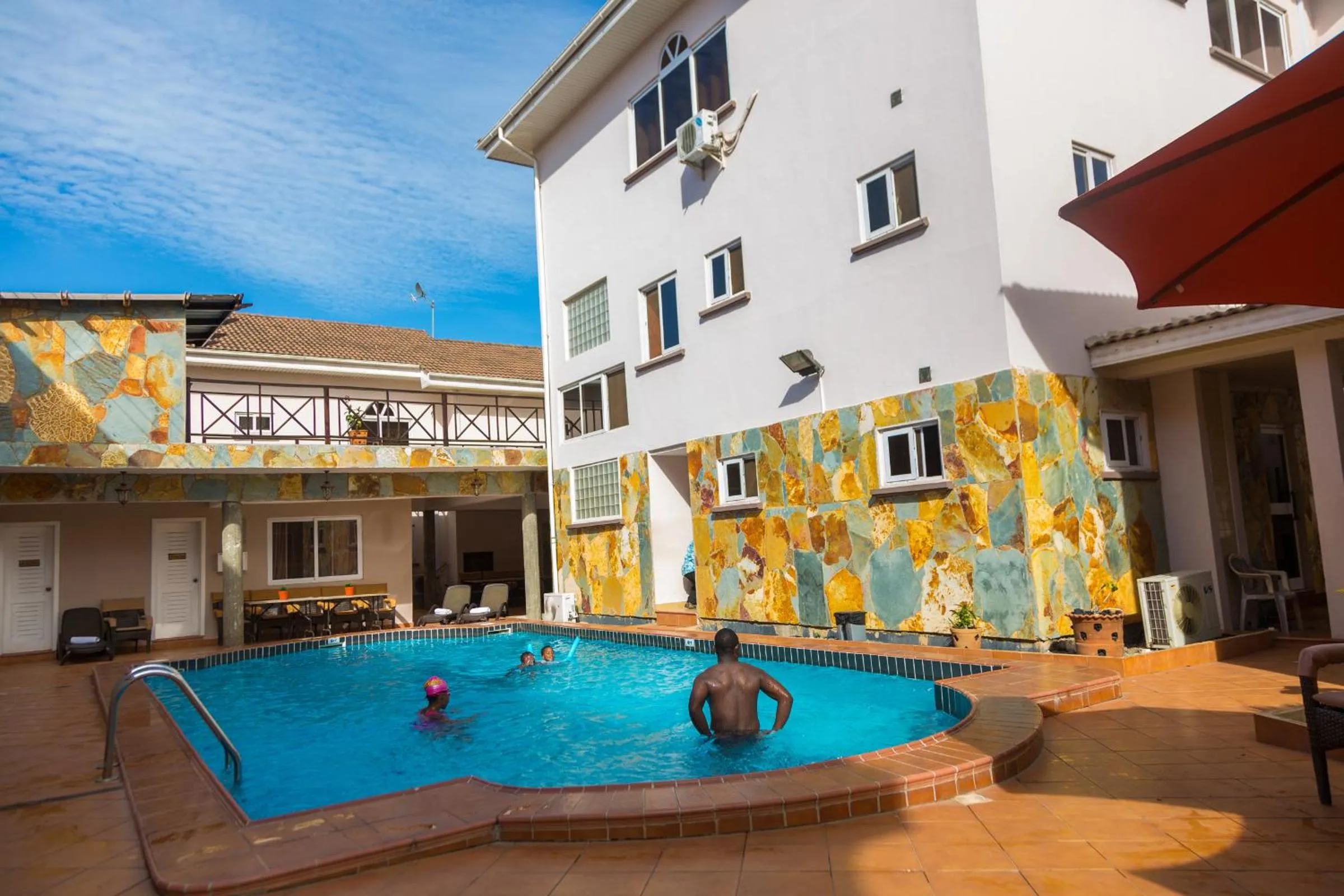 Swimming pool in Midindi Hotel