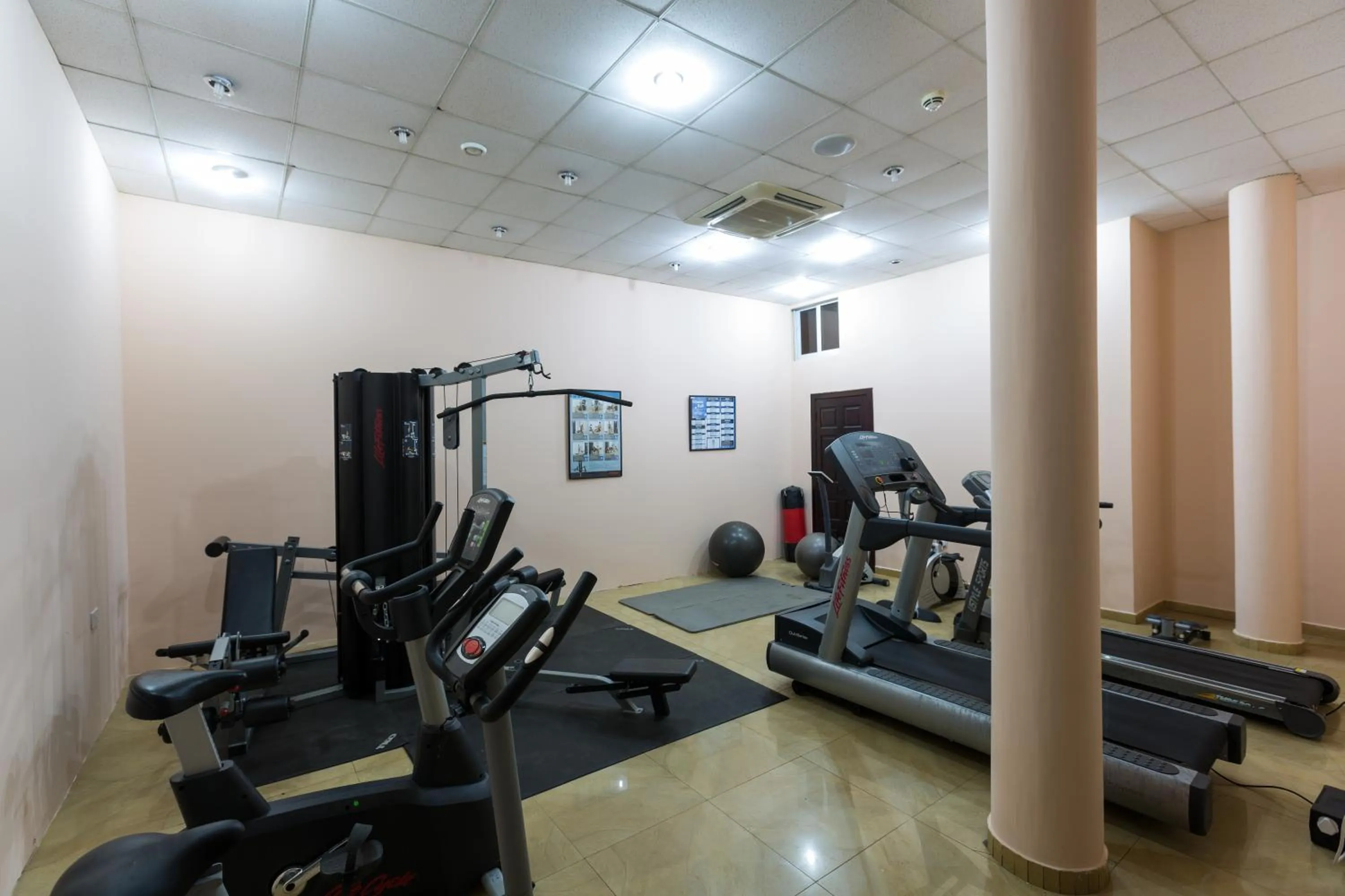 Fitness centre/facilities in Midindi Hotel
