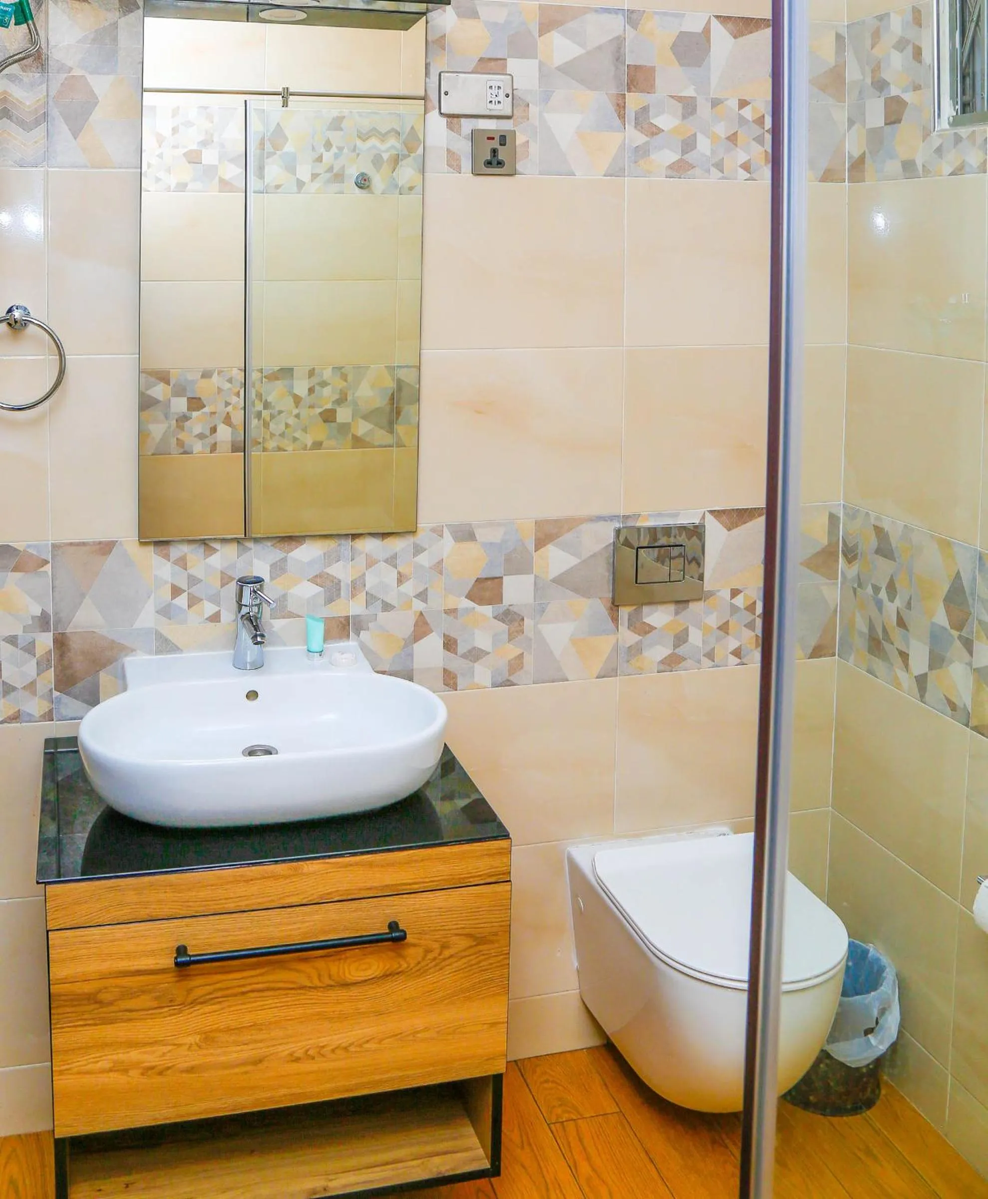 Shower in Midindi Hotel