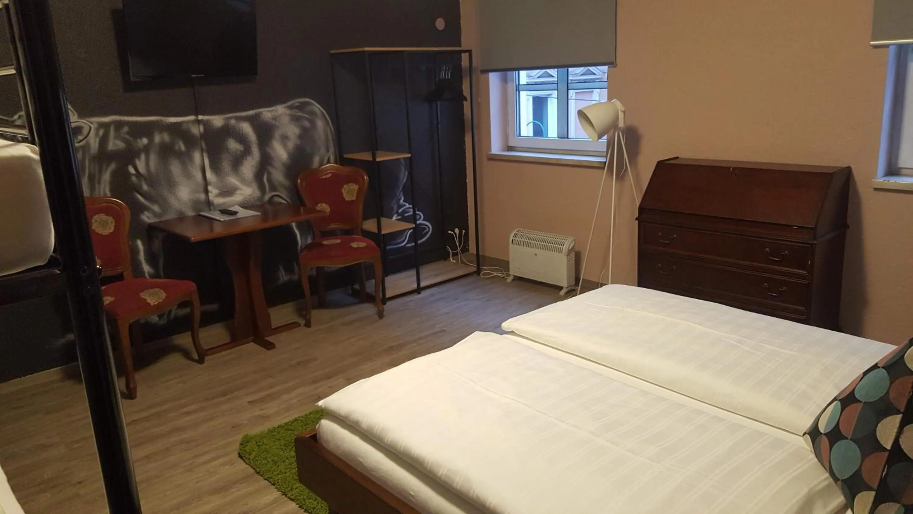 Photo of the whole room, Bed in Mama Muh Self-Check-in