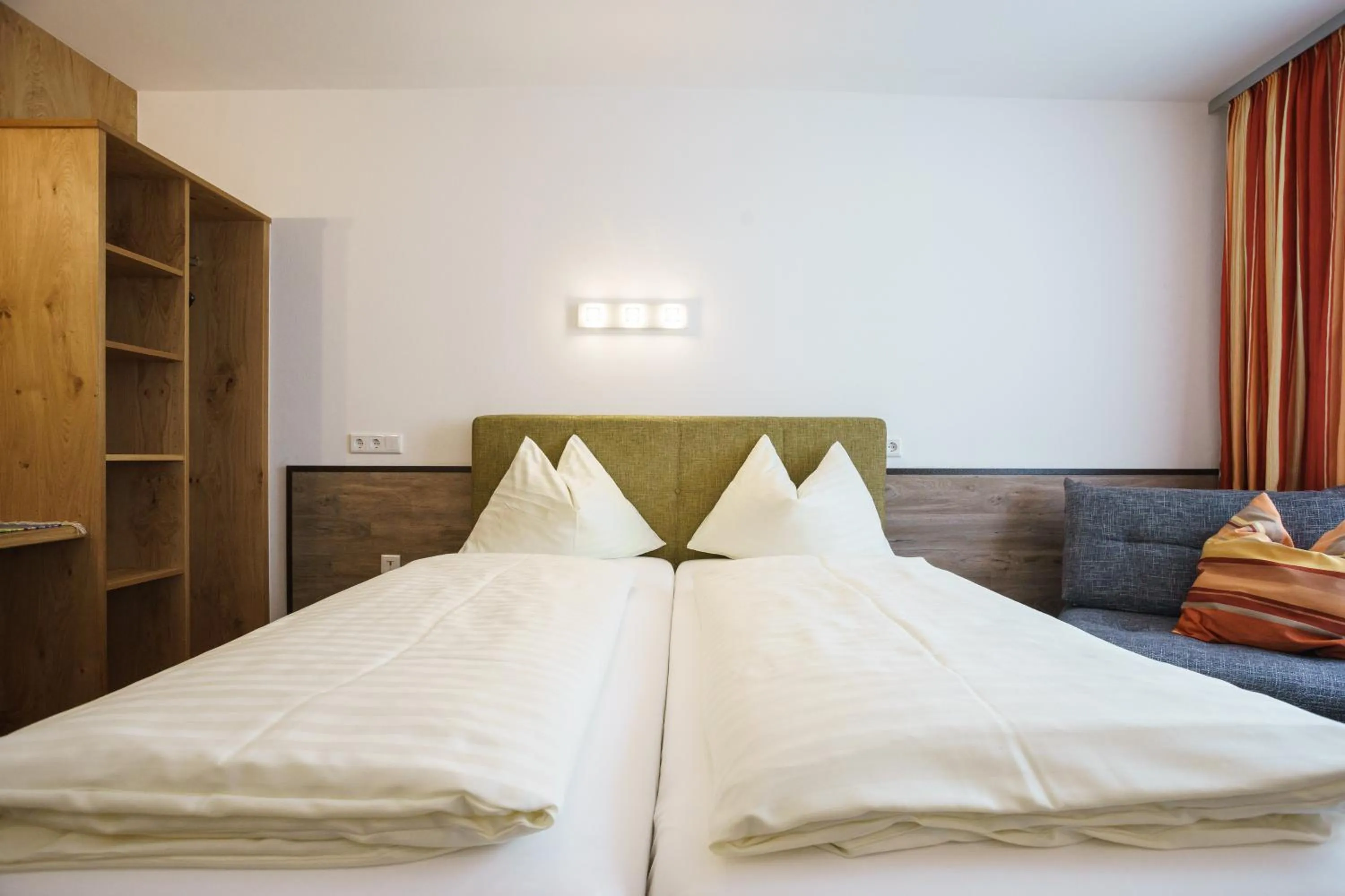 Staff, Bed in Hotel Drei Kreuz - Self Check In