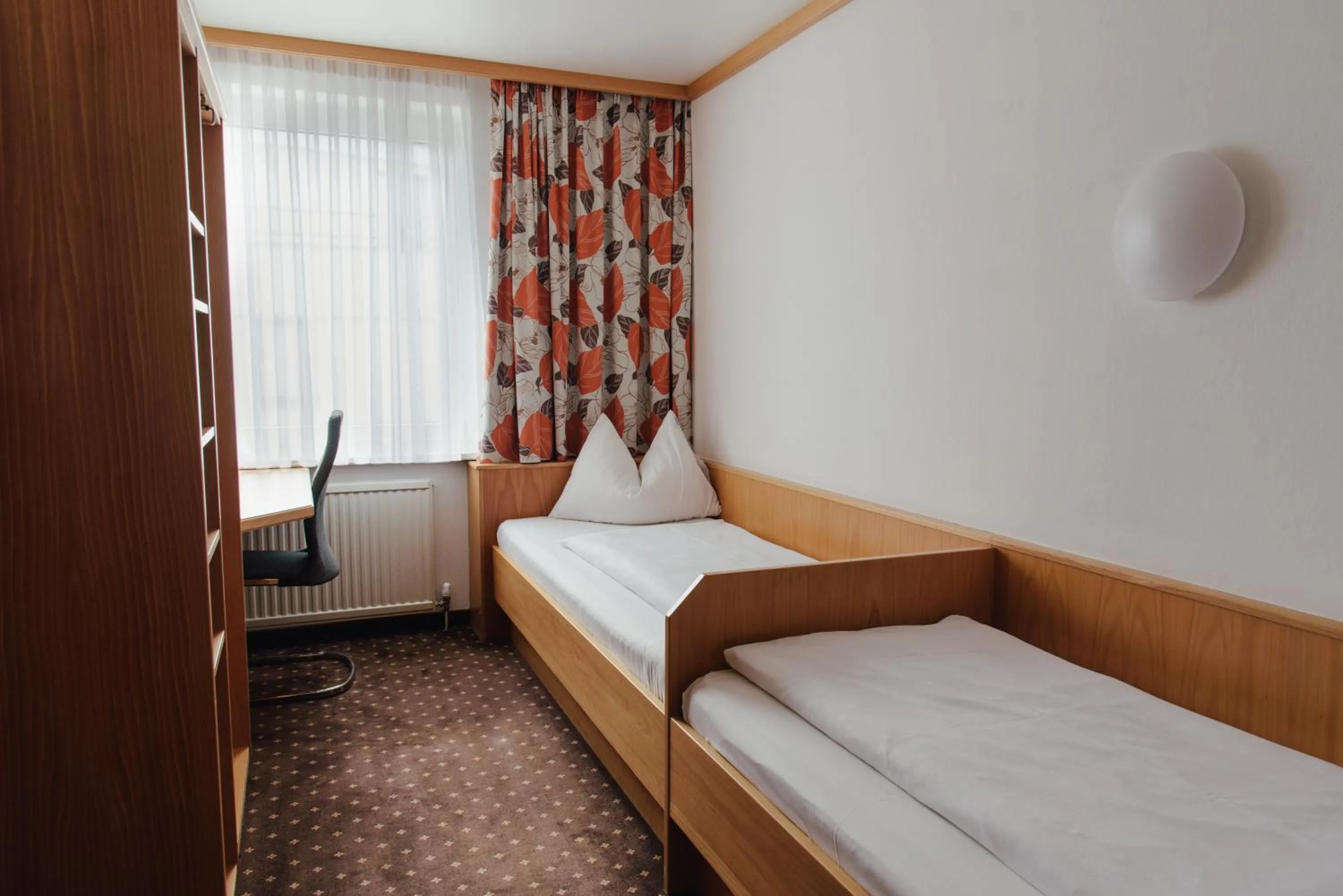 Staff, Bed in Hotel Drei Kreuz - Self Check In