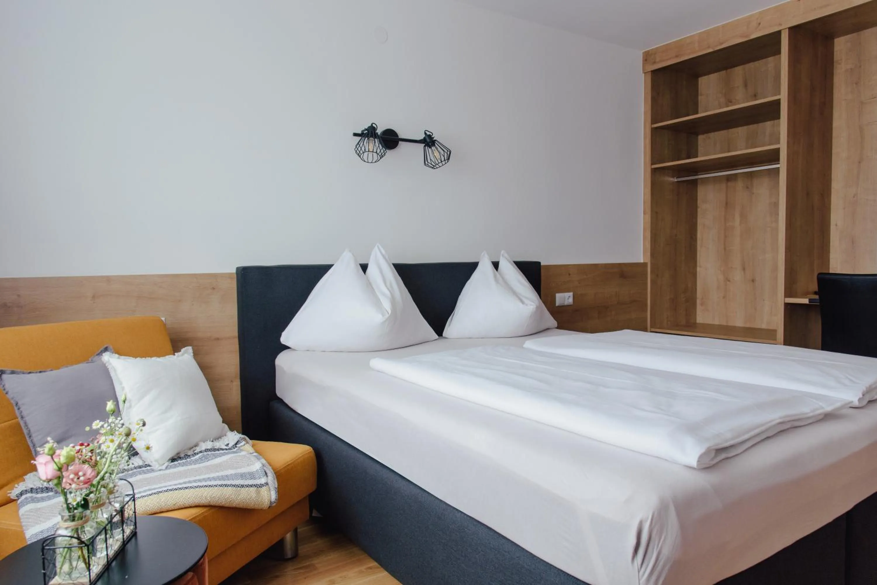 Staff, Bed in Hotel Drei Kreuz - Self Check In