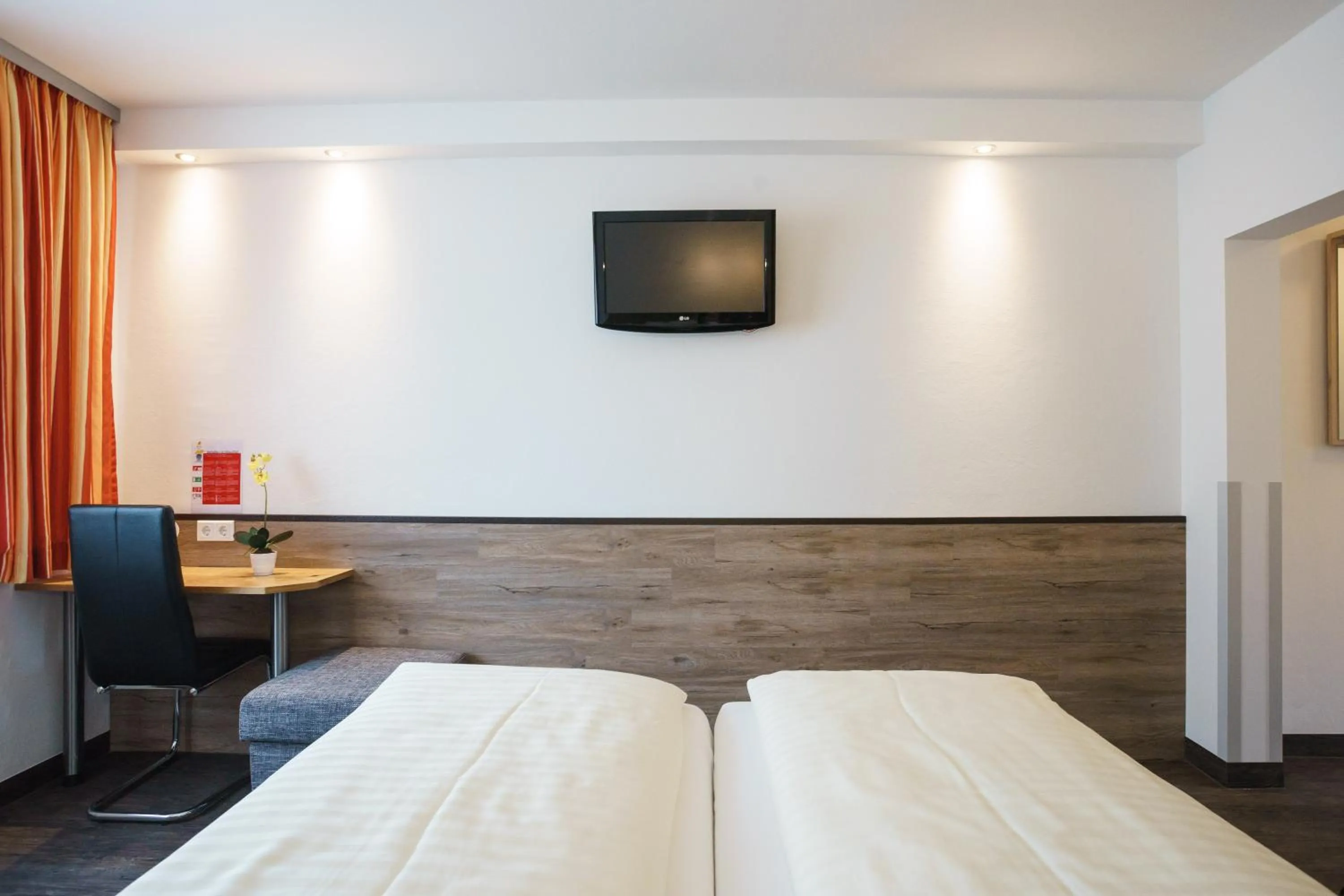 Staff, Bed in Hotel Drei Kreuz - Self Check In