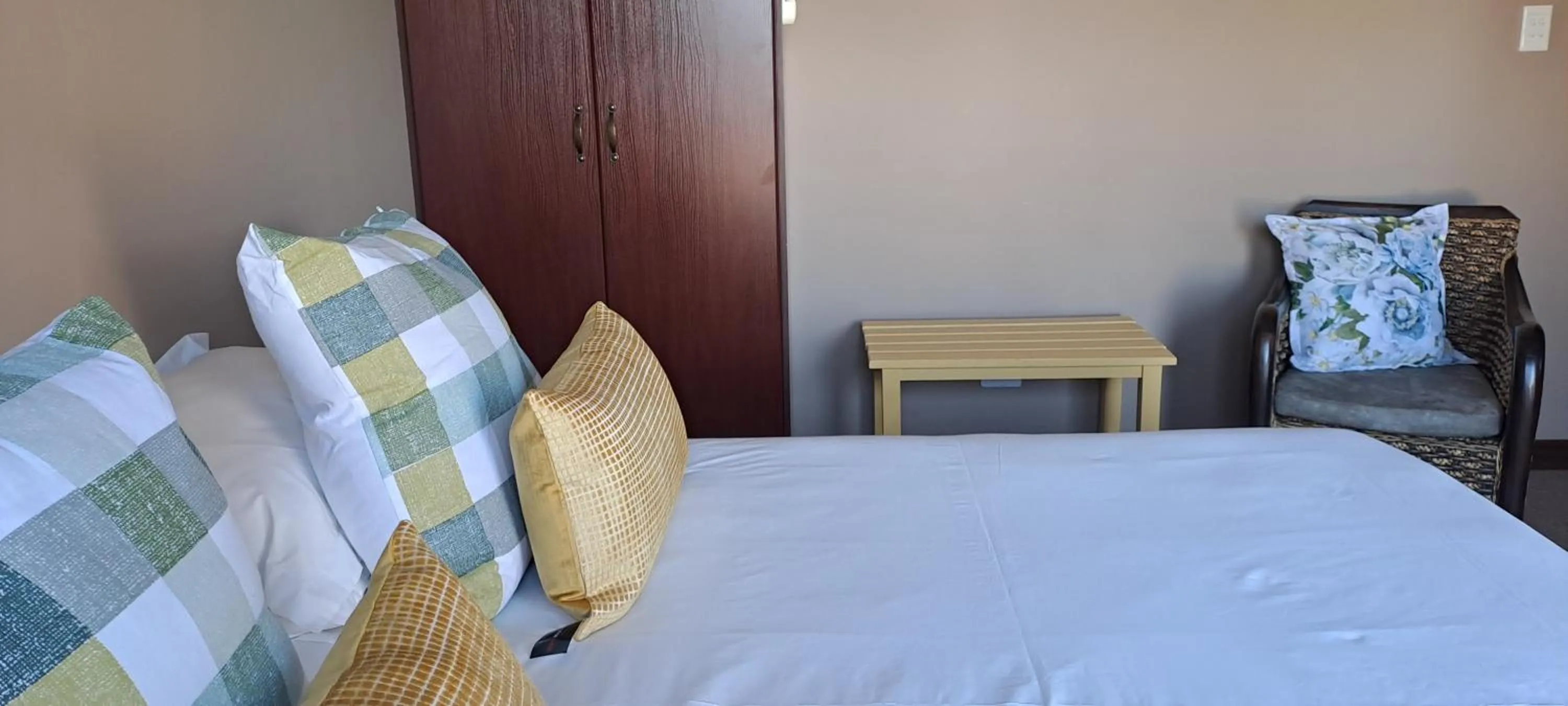 Bed in Karoo Sun Guest House