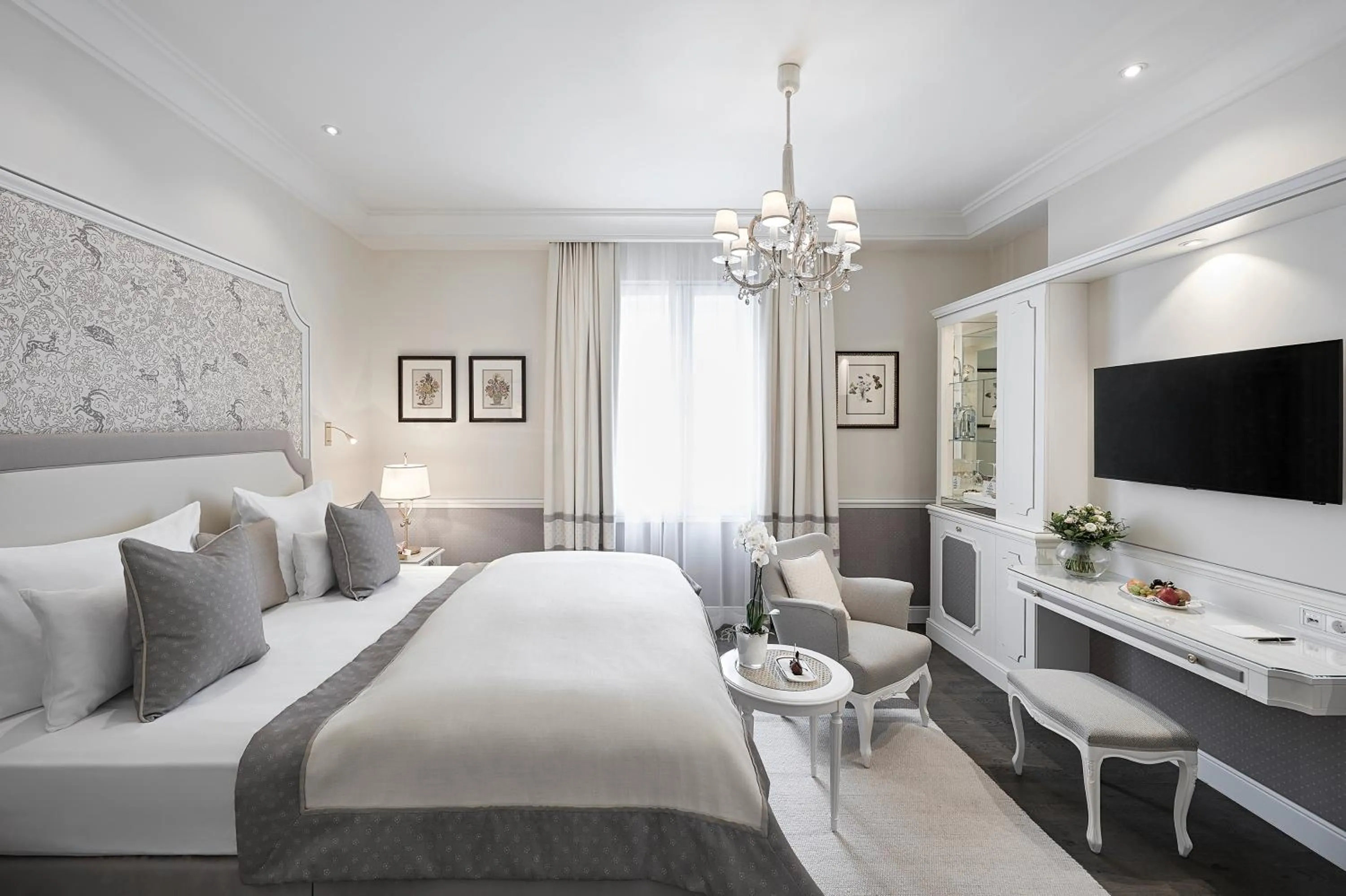 Photo of the whole room, Bed in Hotel Sacher Salzburg