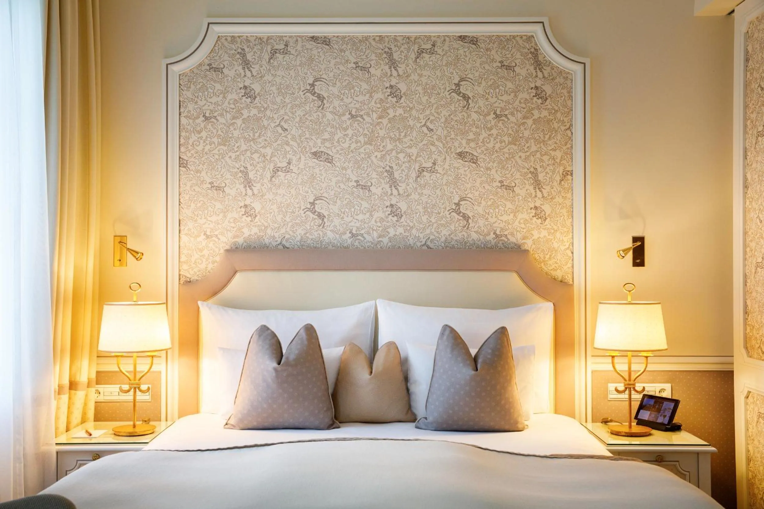 Bed in Hotel Sacher Salzburg