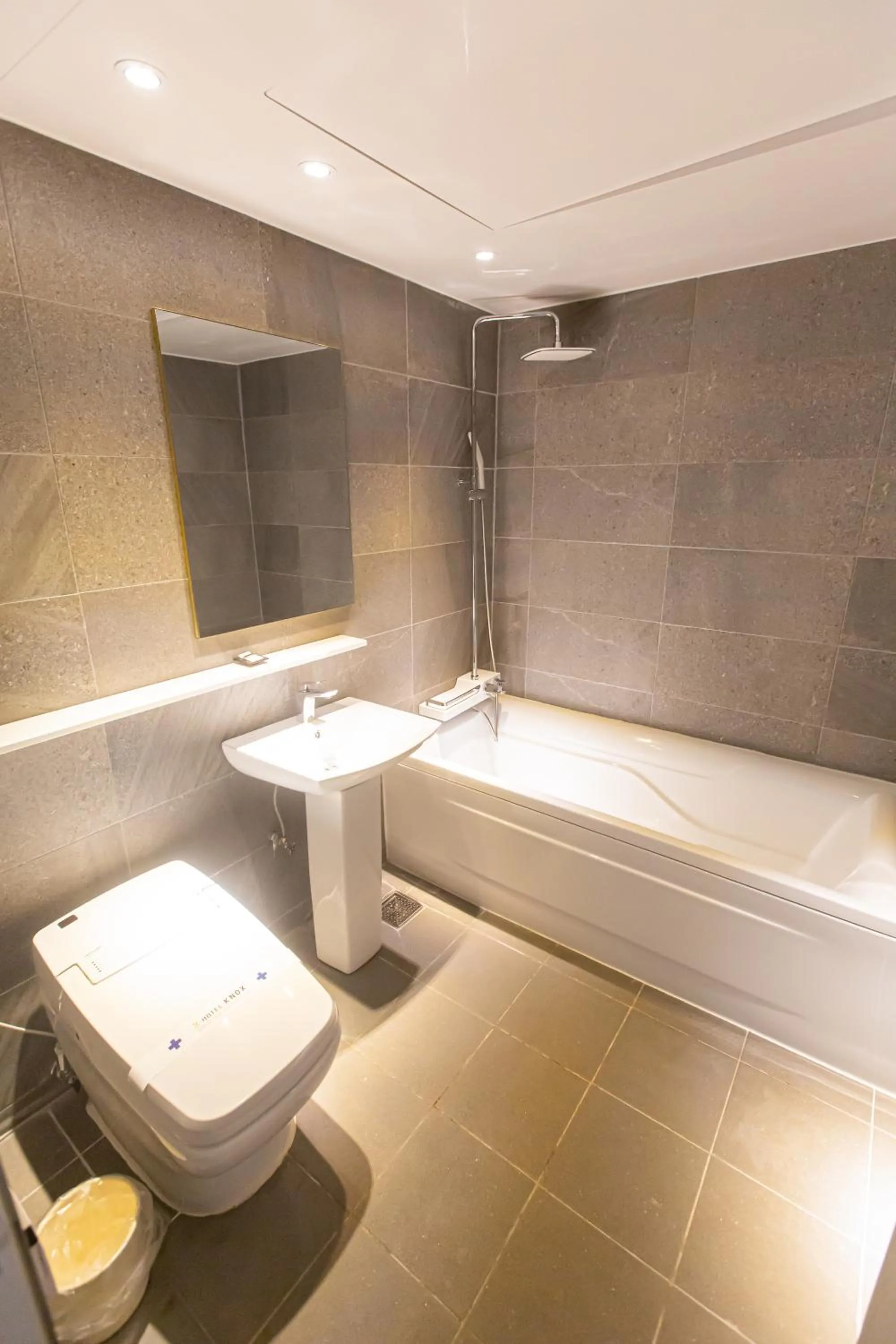 Bathroom in KNox Hotel