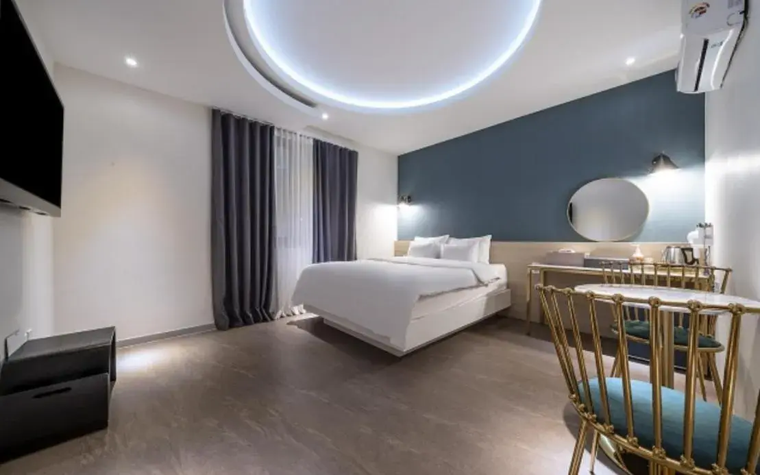 Deluxe Double Room in KNox Hotel Deluxe Double Room in KNox Hotel