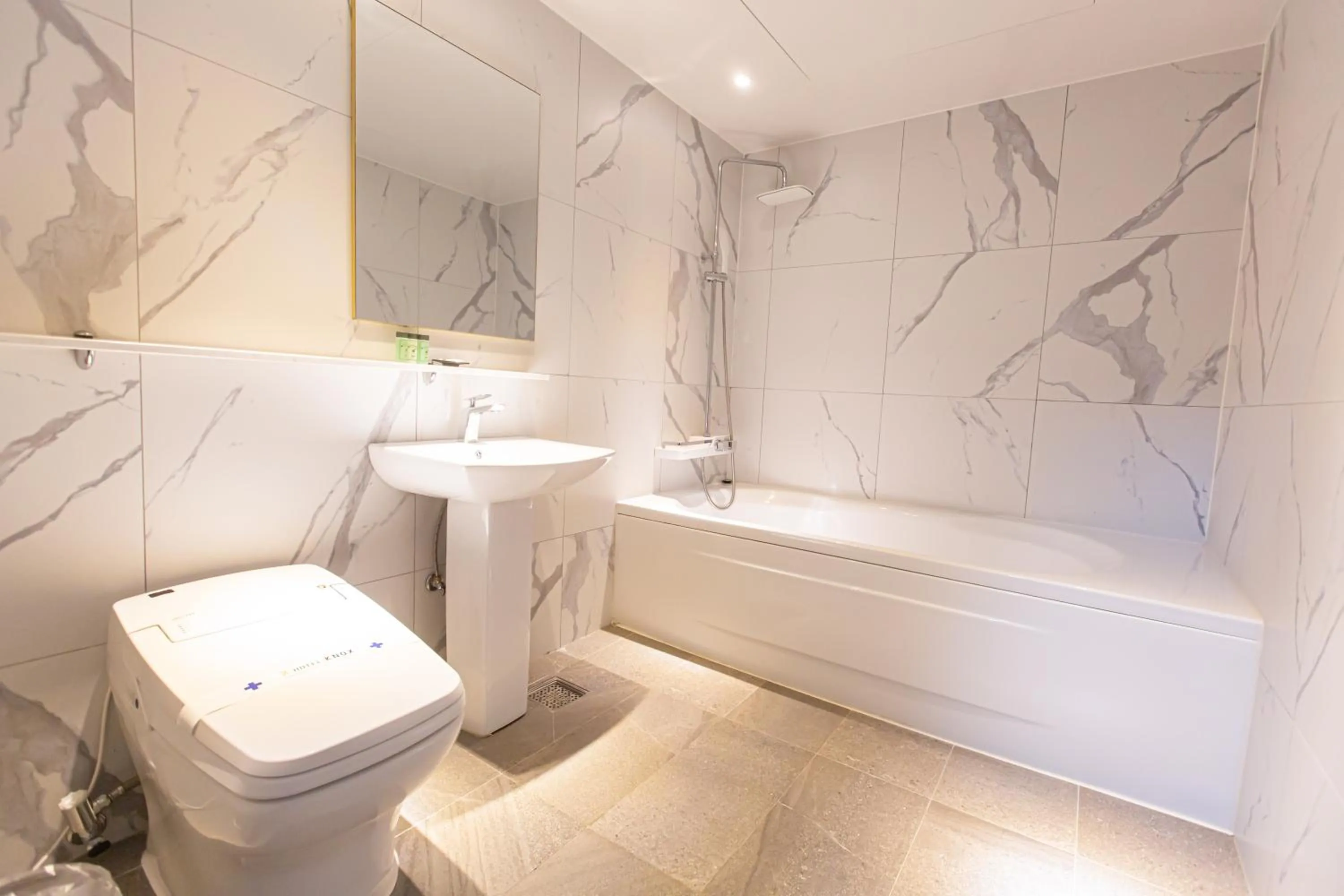 Bathroom in KNox Hotel