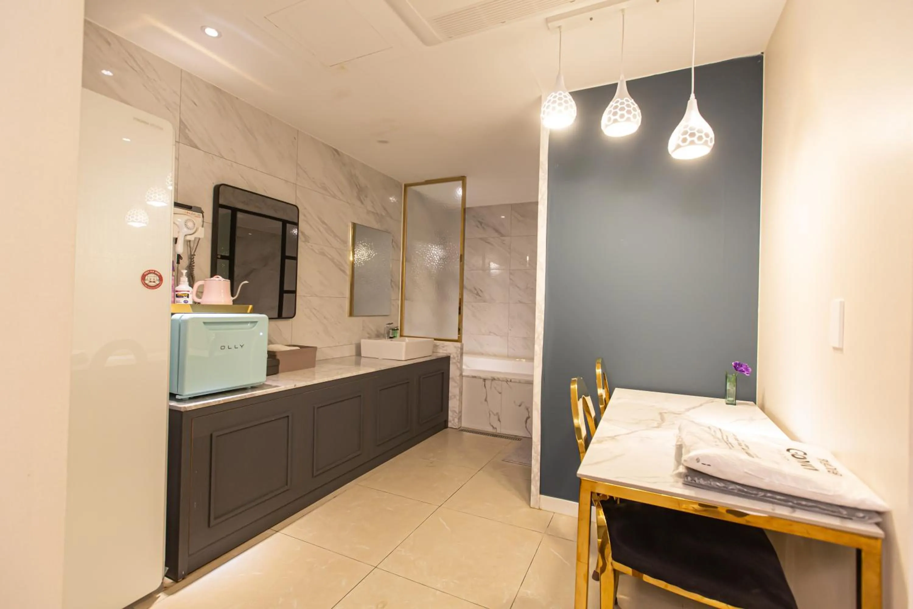 Bathroom in KNox Hotel