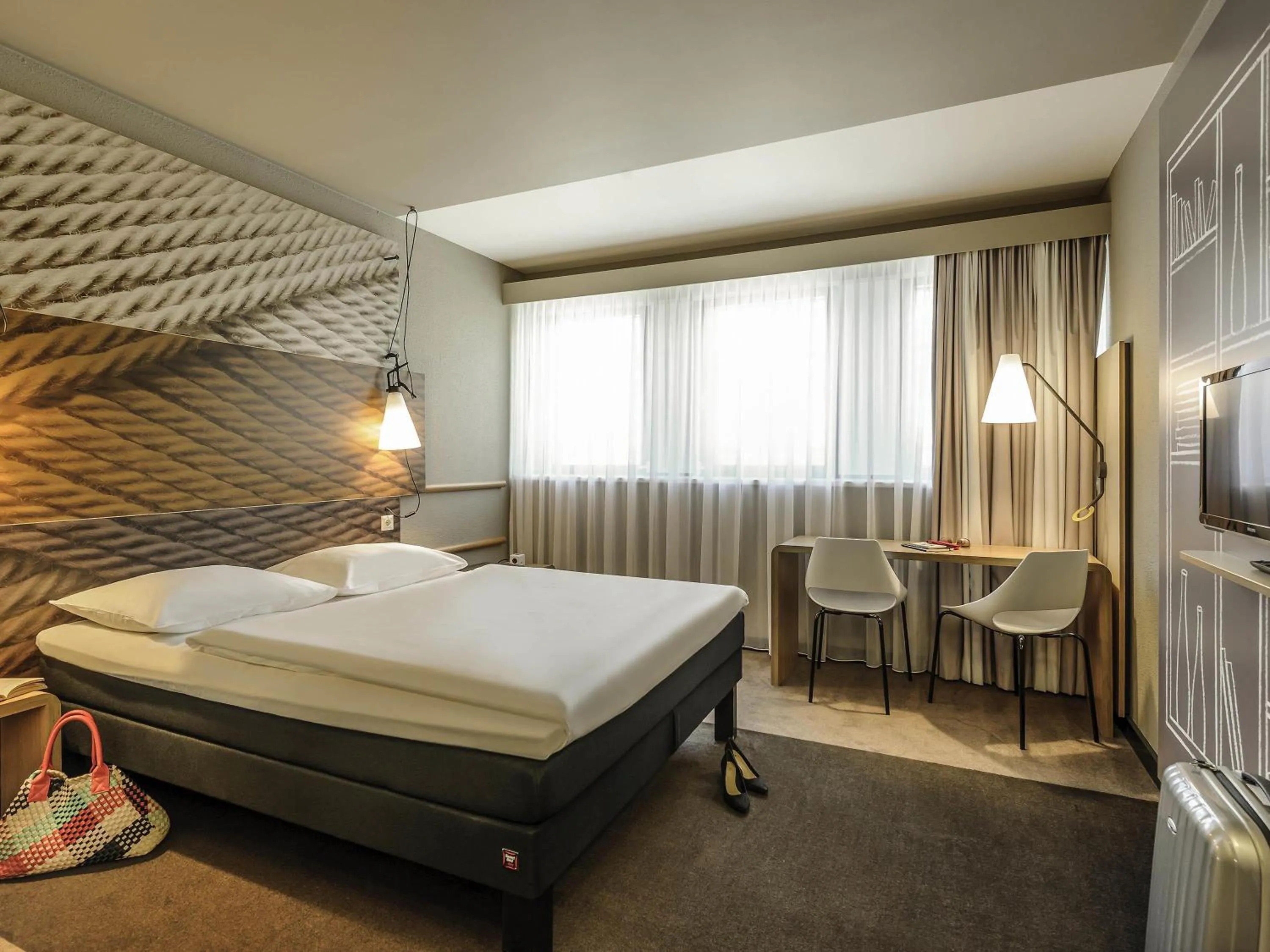 Bedroom, Bed in ibis Innsbruck