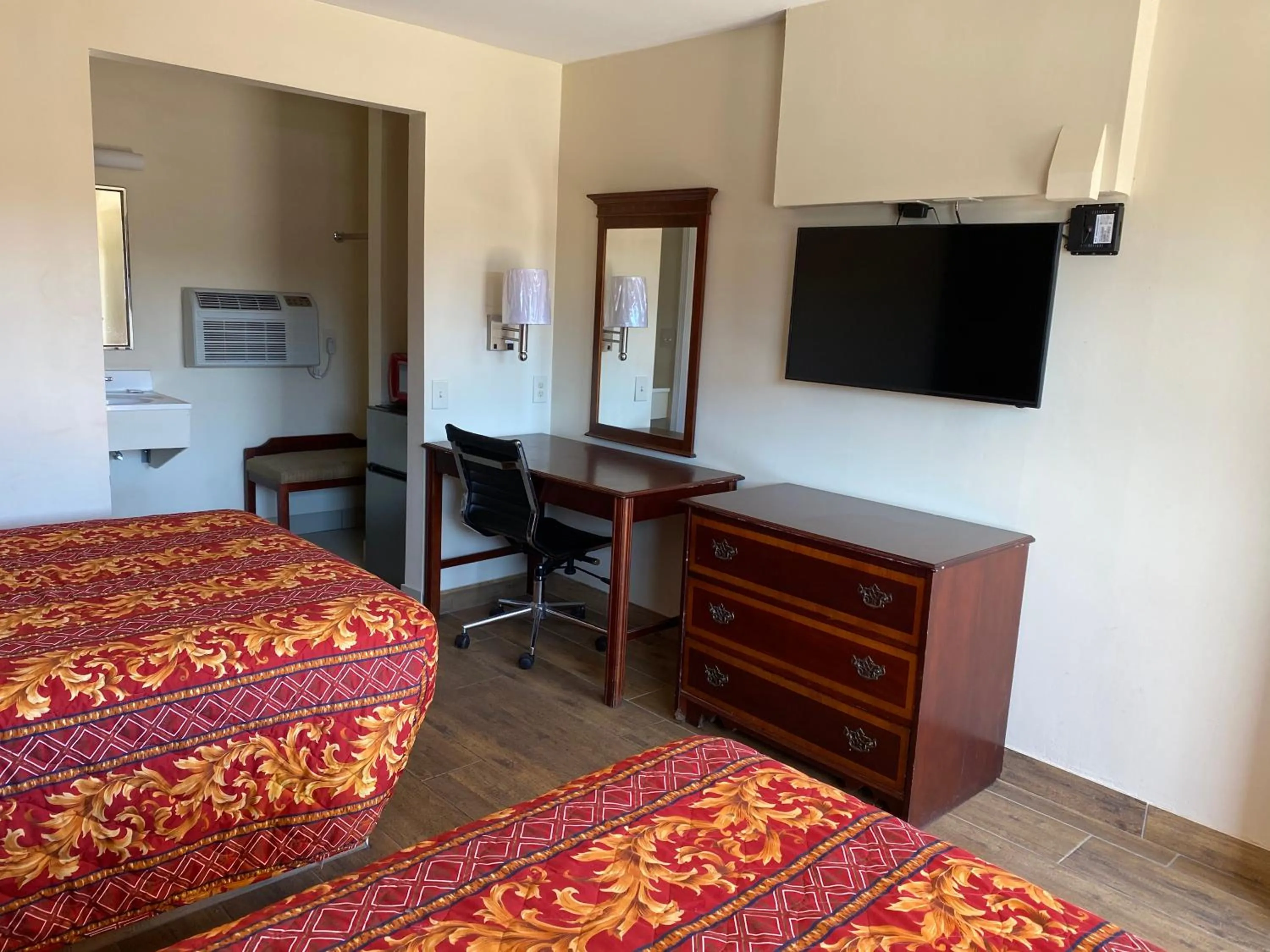 TV and multimedia, Bed in Relax Inn-Plaquemine