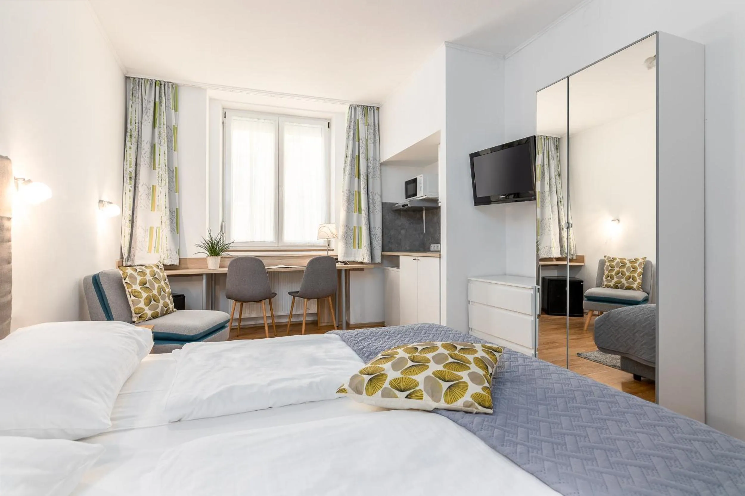 Bed in Hotel Zentral