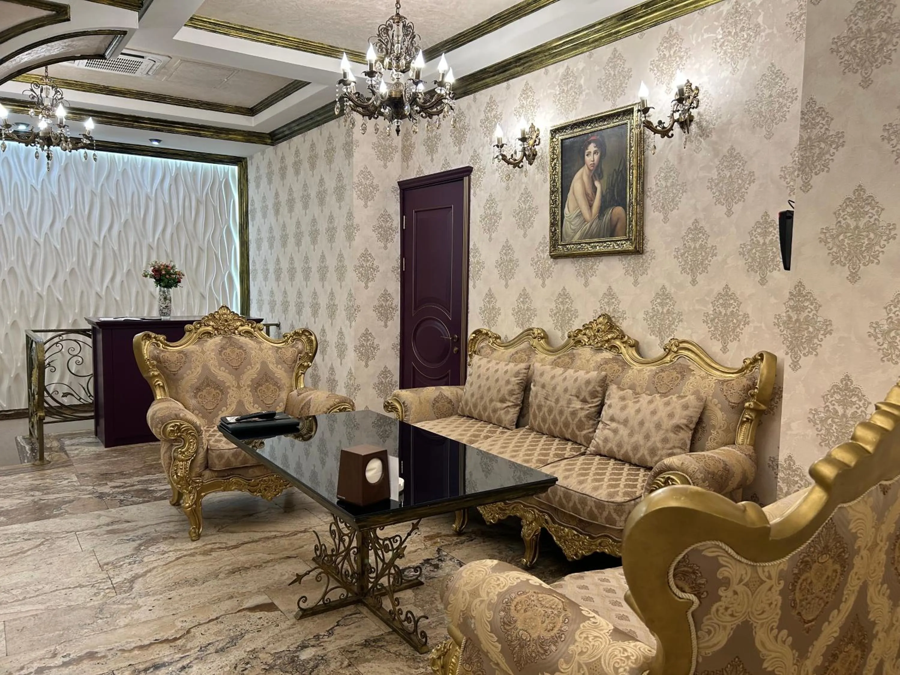 Living room in Hotel Roma & Tours
