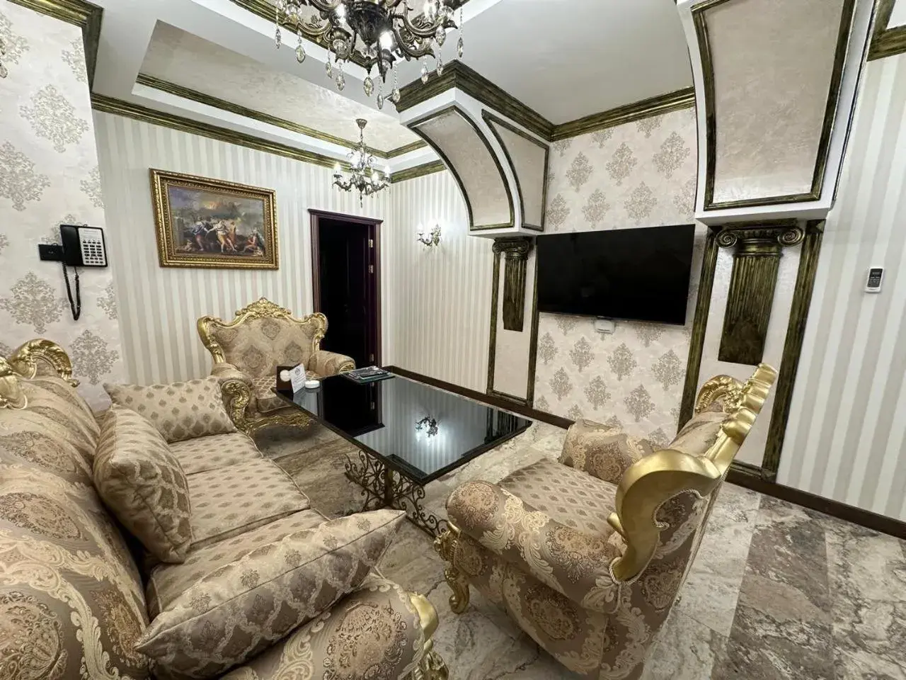 Superior Suite in Hotel Roma & Tours Superior Suite in Hotel Roma & Tours