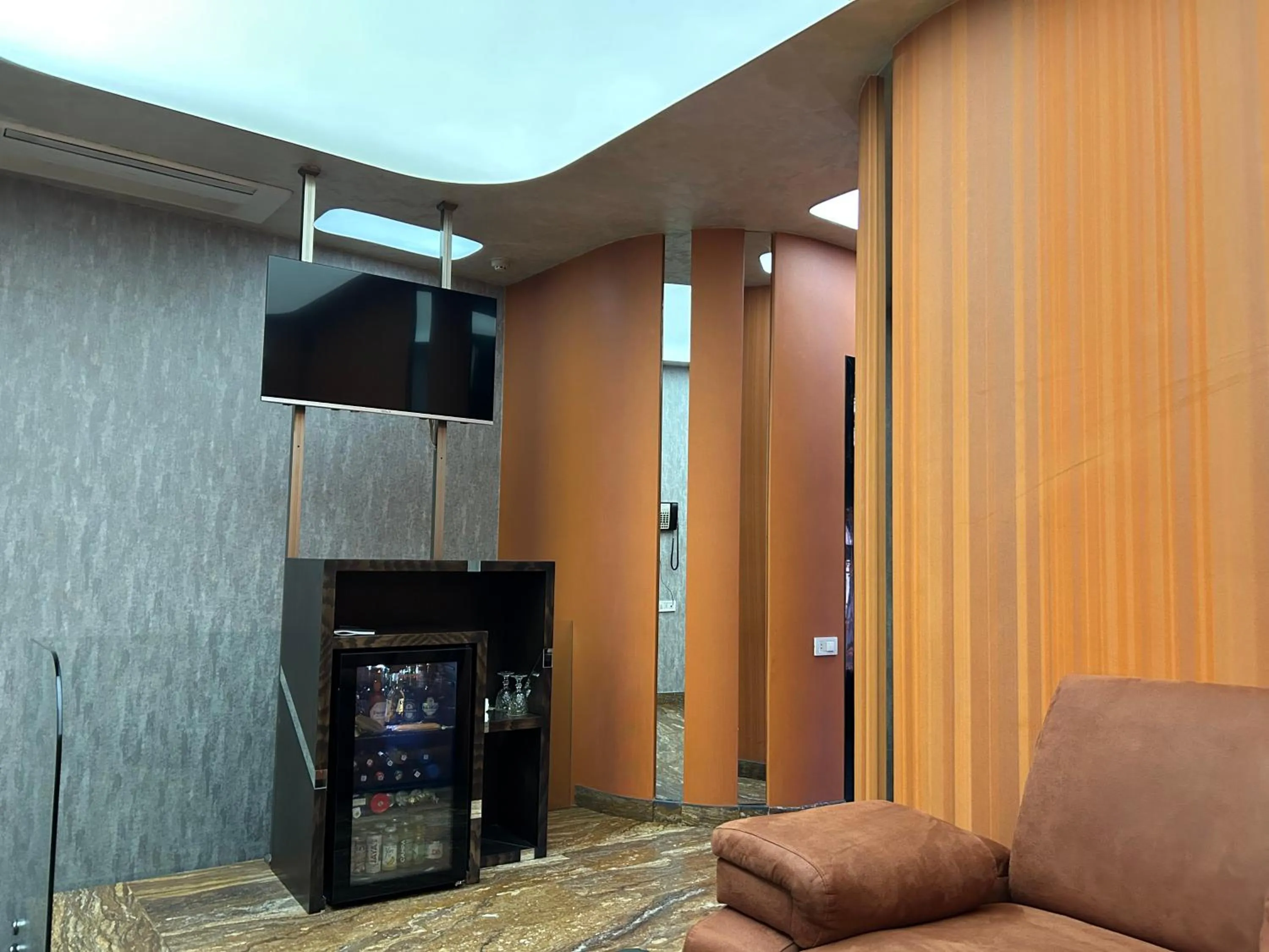 TV and multimedia in Hotel Roma & Tours