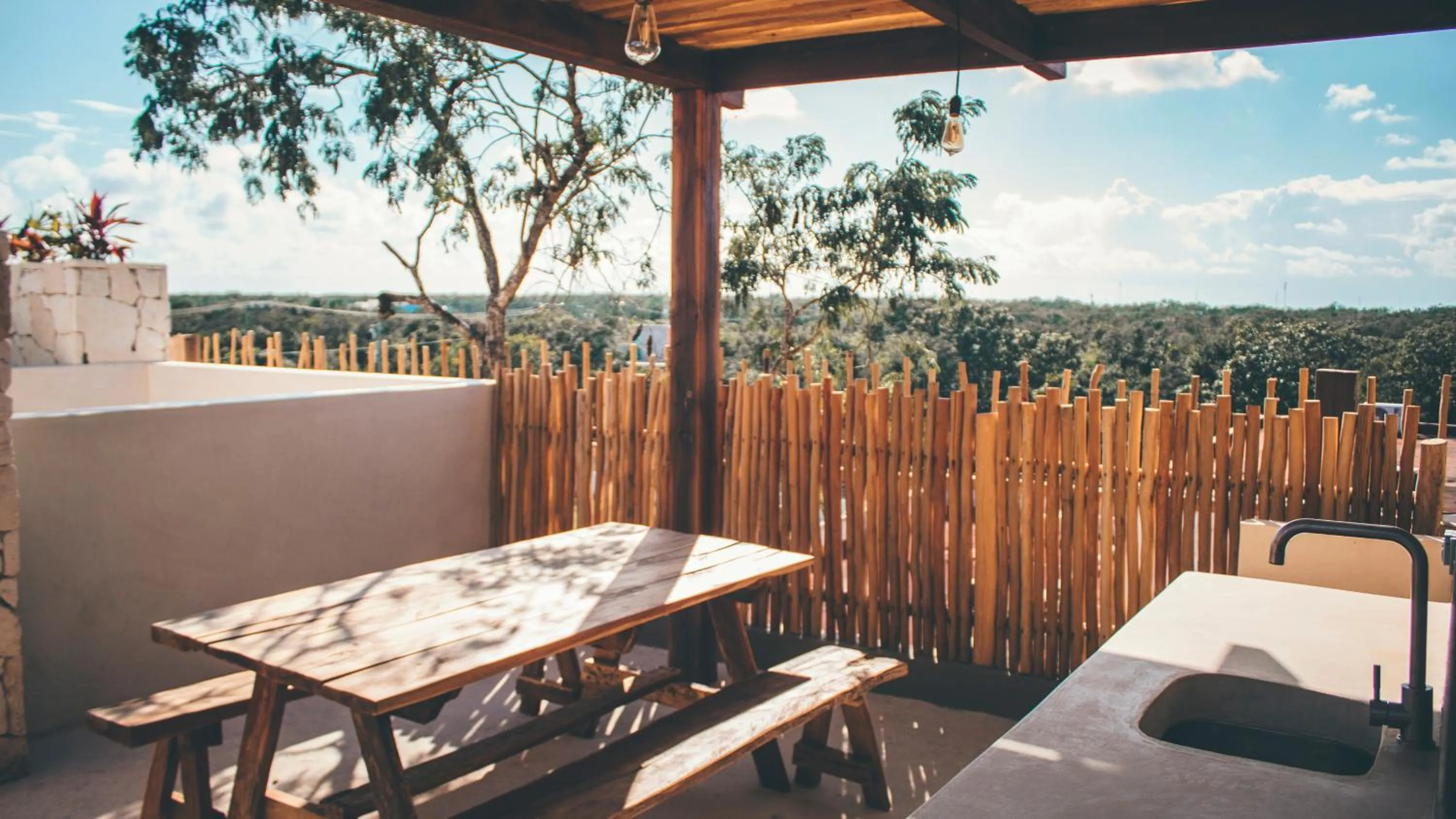 BBQ facilities in Vida Jungle Boho Apart 13 with special fee to access Hotel Bardo