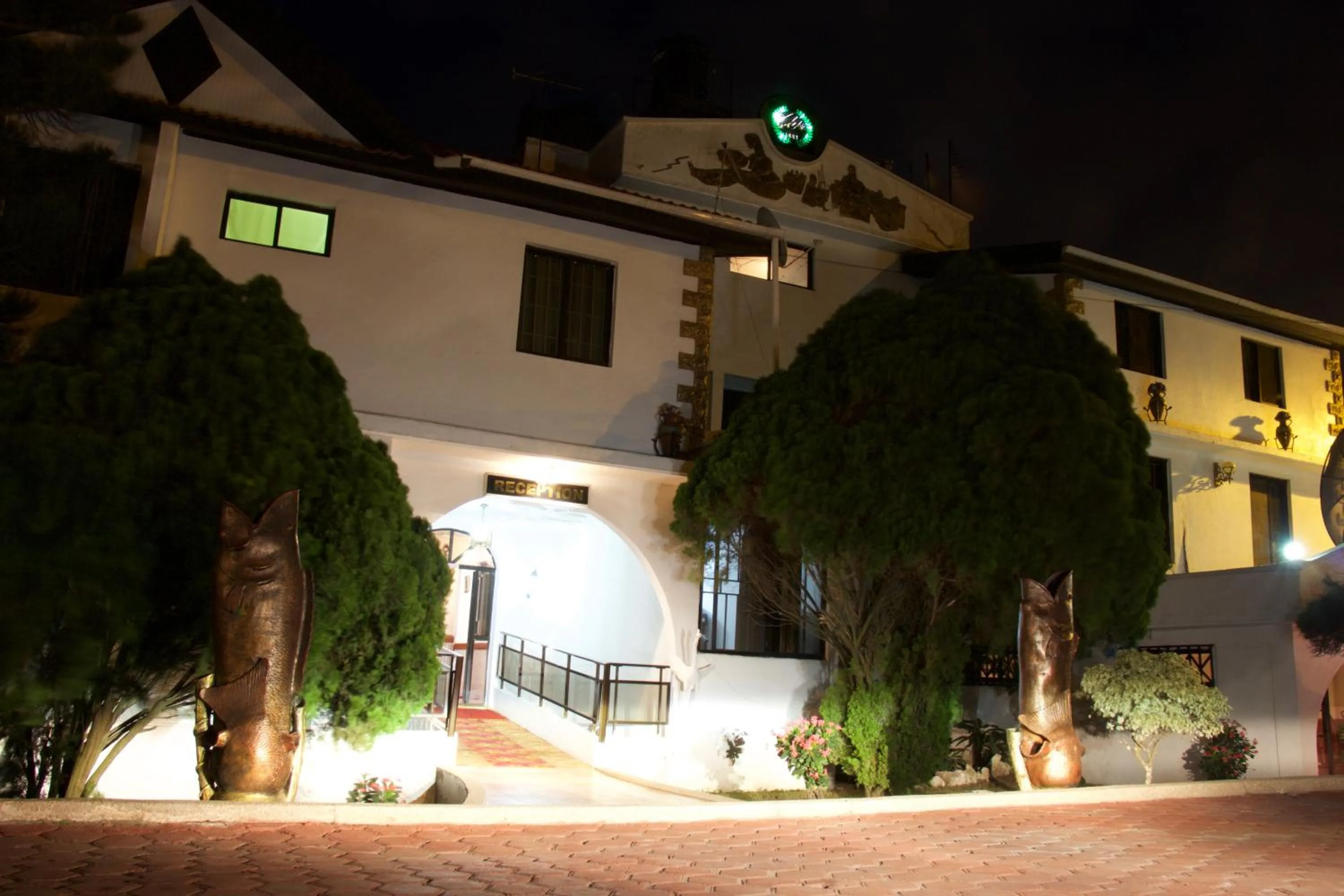 Facade/entrance in Hill View Hotel McCarthy Hills