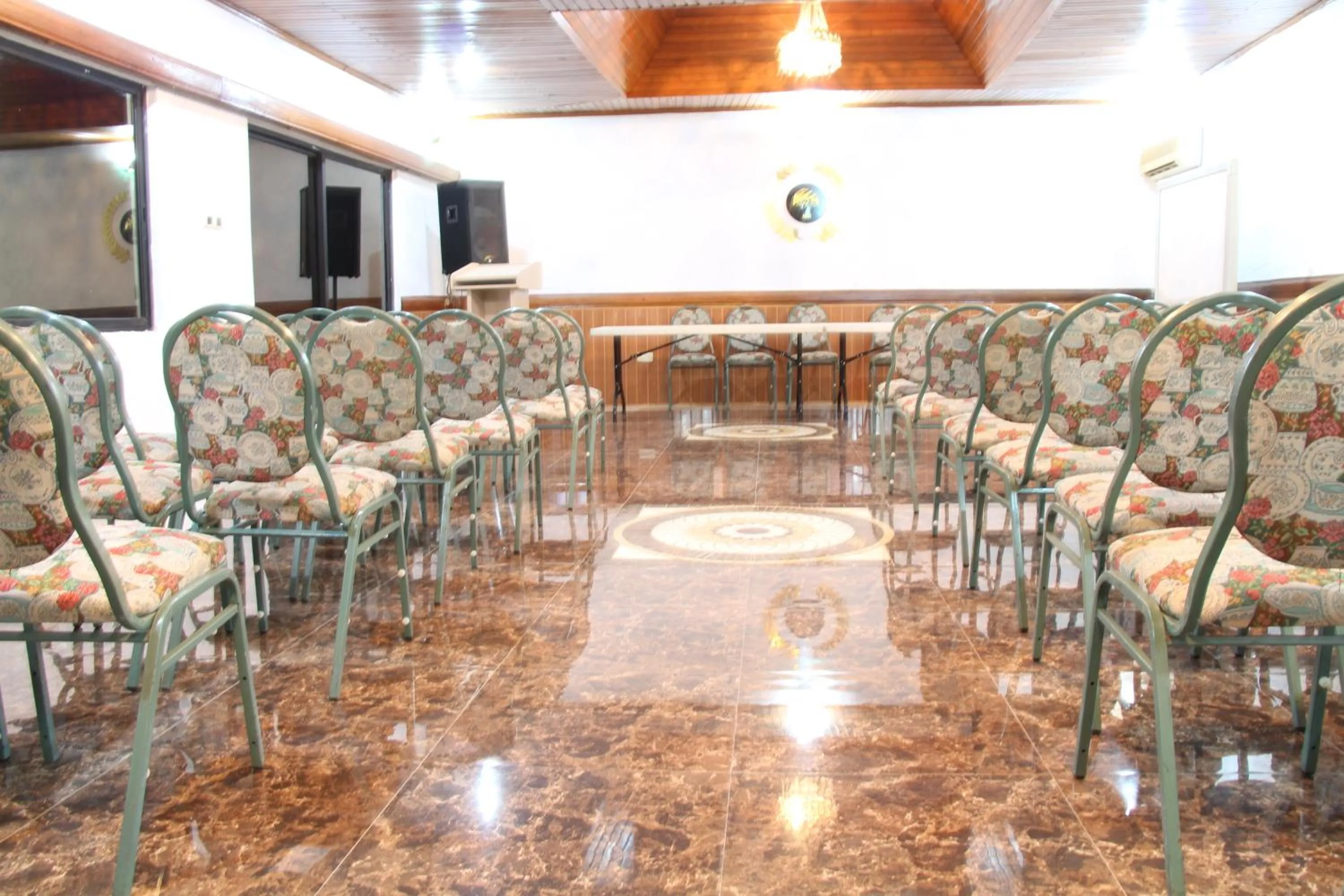 Business facilities in Hill View Hotel McCarthy Hills