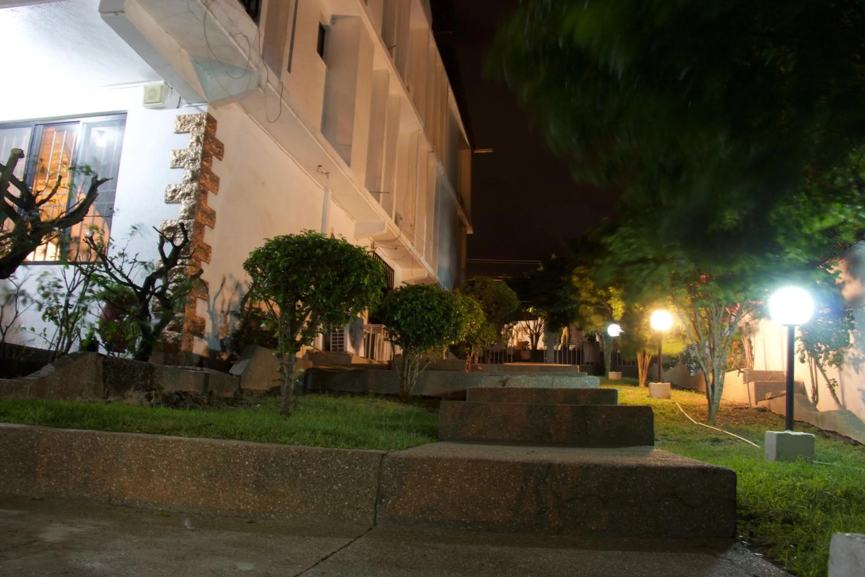 Facade/entrance in Hill View Hotel McCarthy Hills
