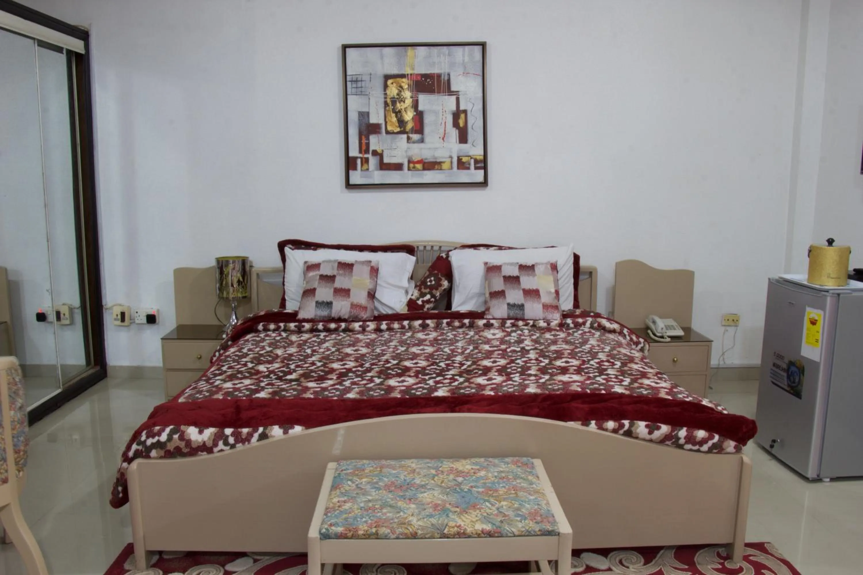 Bed in Hill View Hotel McCarthy Hills