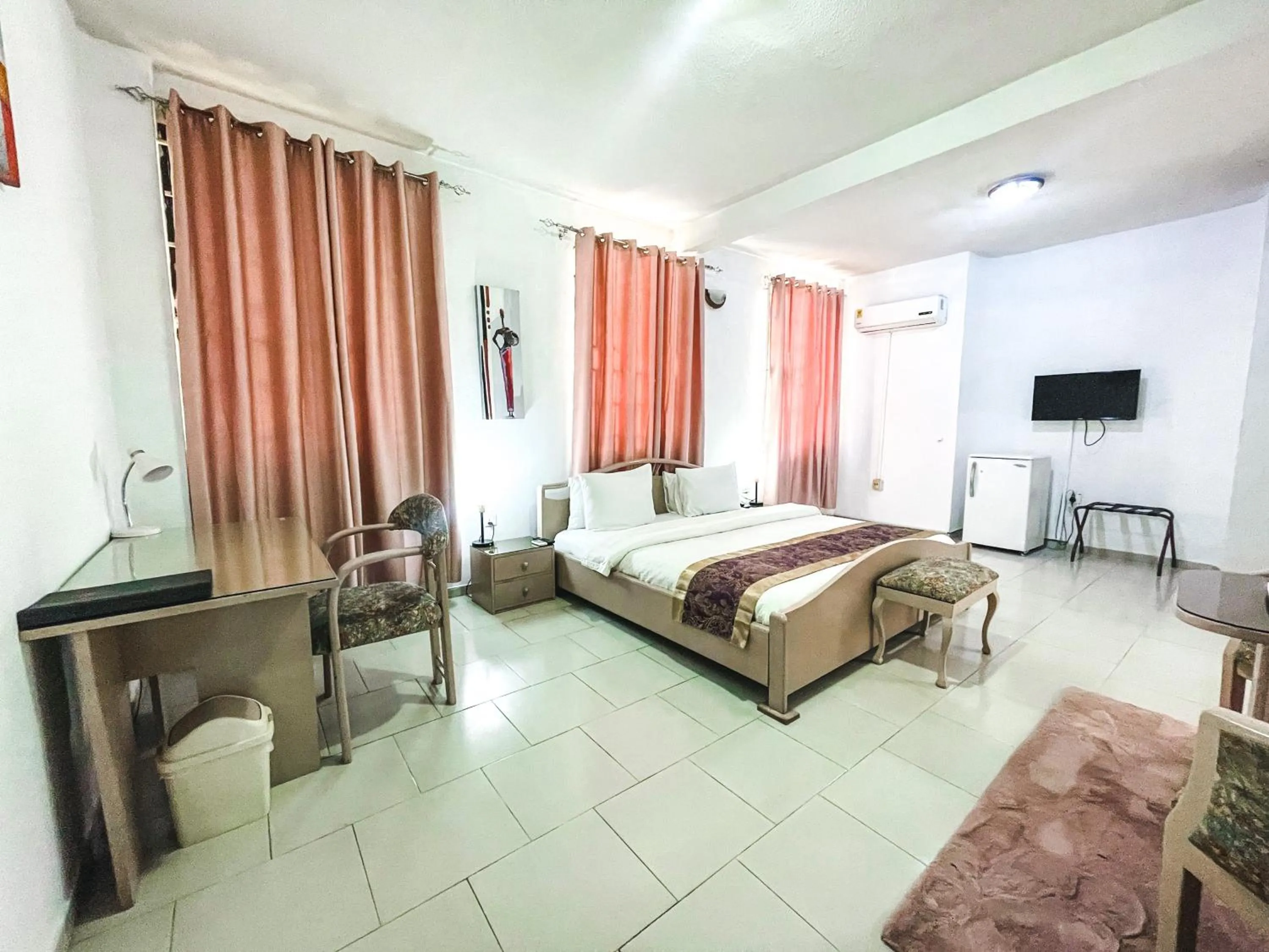 Bedroom, Bed in Hill View Hotel McCarthy Hills