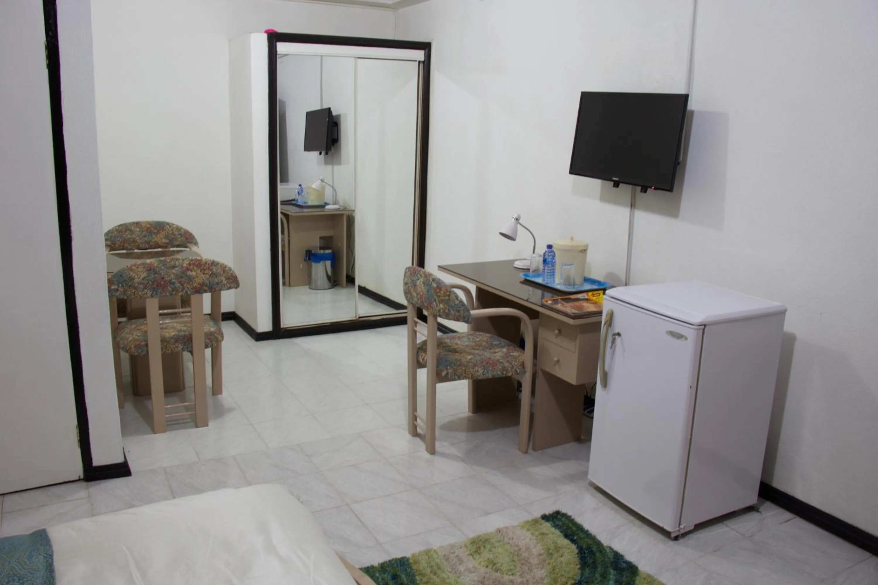 TV and multimedia in Hill View Hotel McCarthy Hills