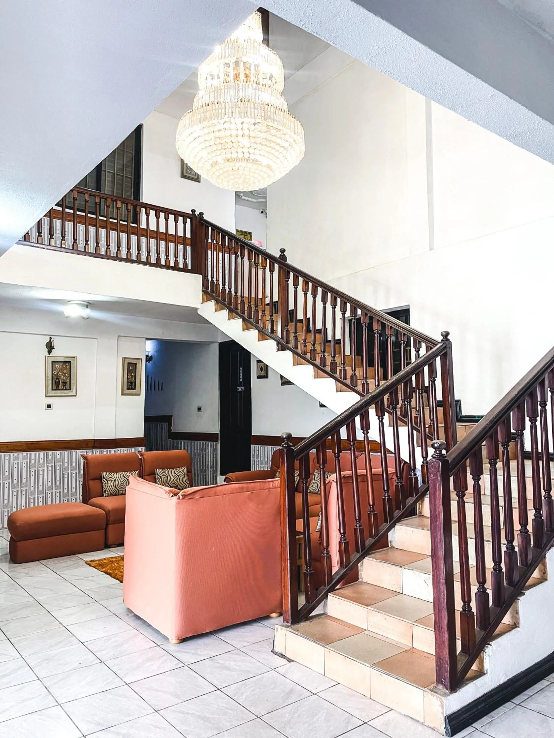 Seating area in Hill View Hotel McCarthy Hills