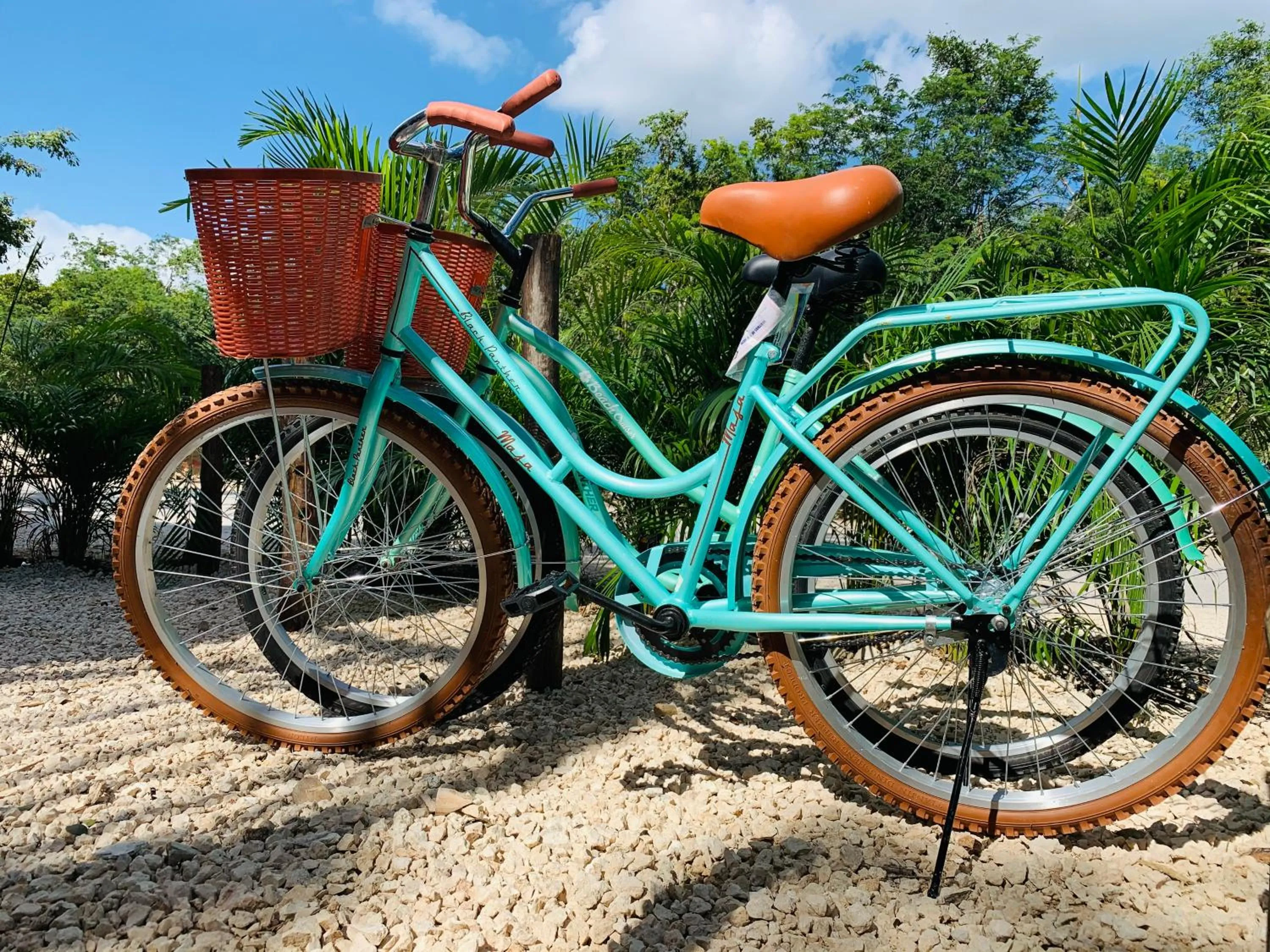 People in Vida Jungle Boho Apart 9 with special fee to access Hotel Bardo