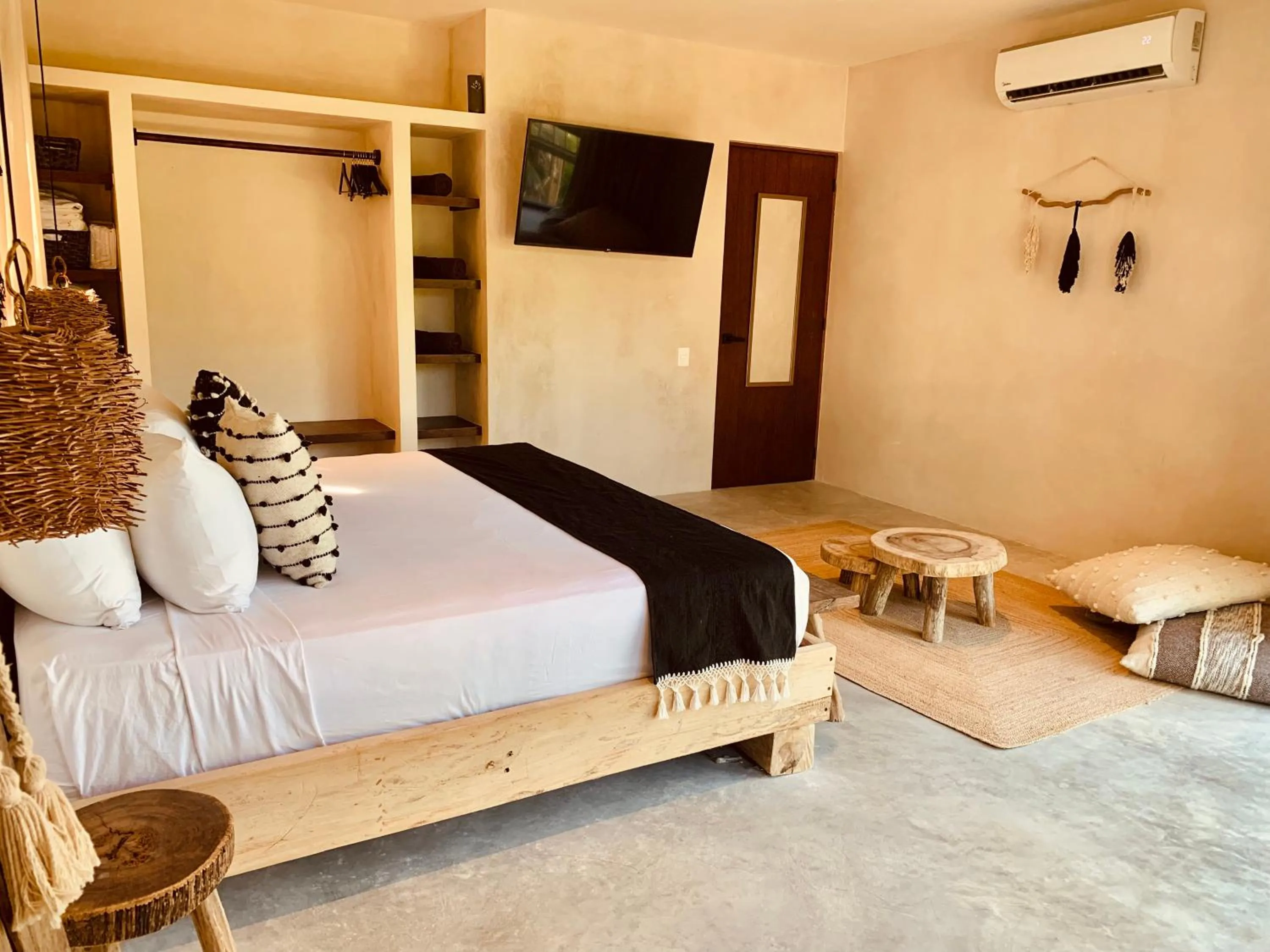 Bed in Vida Jungle Boho Apart 9 with special fee to access Hotel Bardo
